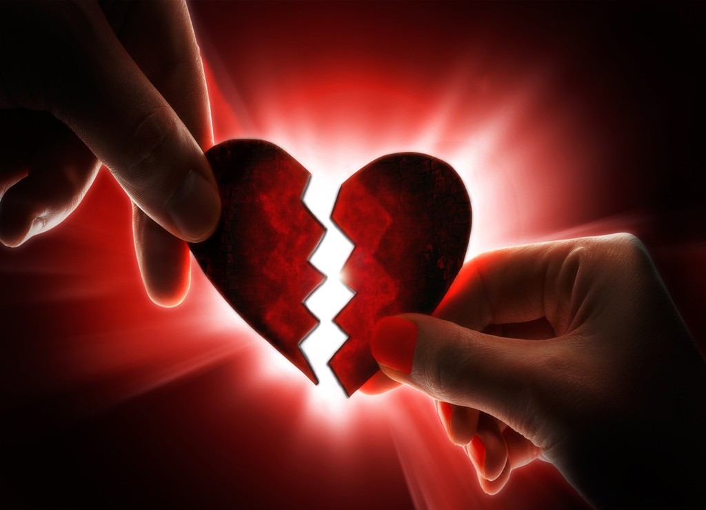 Broken Heart Two Part Heart Wallpaper - Broken Heart Full Hd - HD Wallpaper 