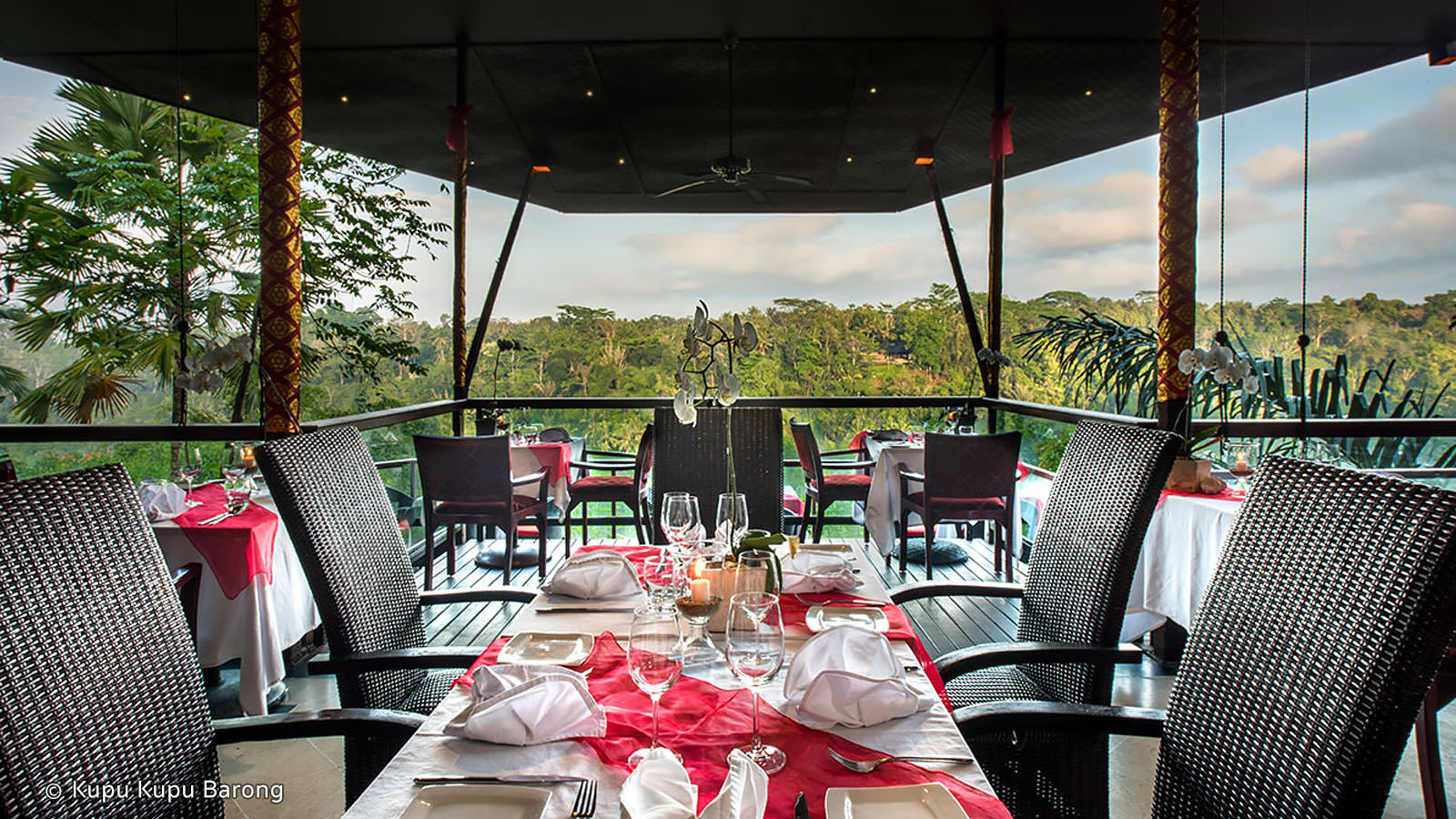 Kupu Kupu Barong Restaurant - HD Wallpaper 