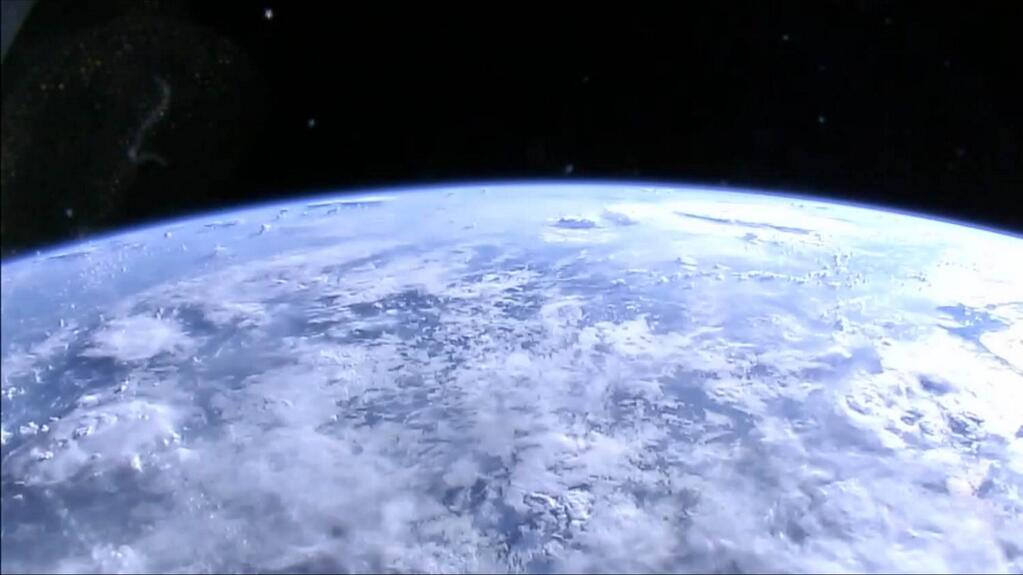 Earth From Space Live - HD Wallpaper 