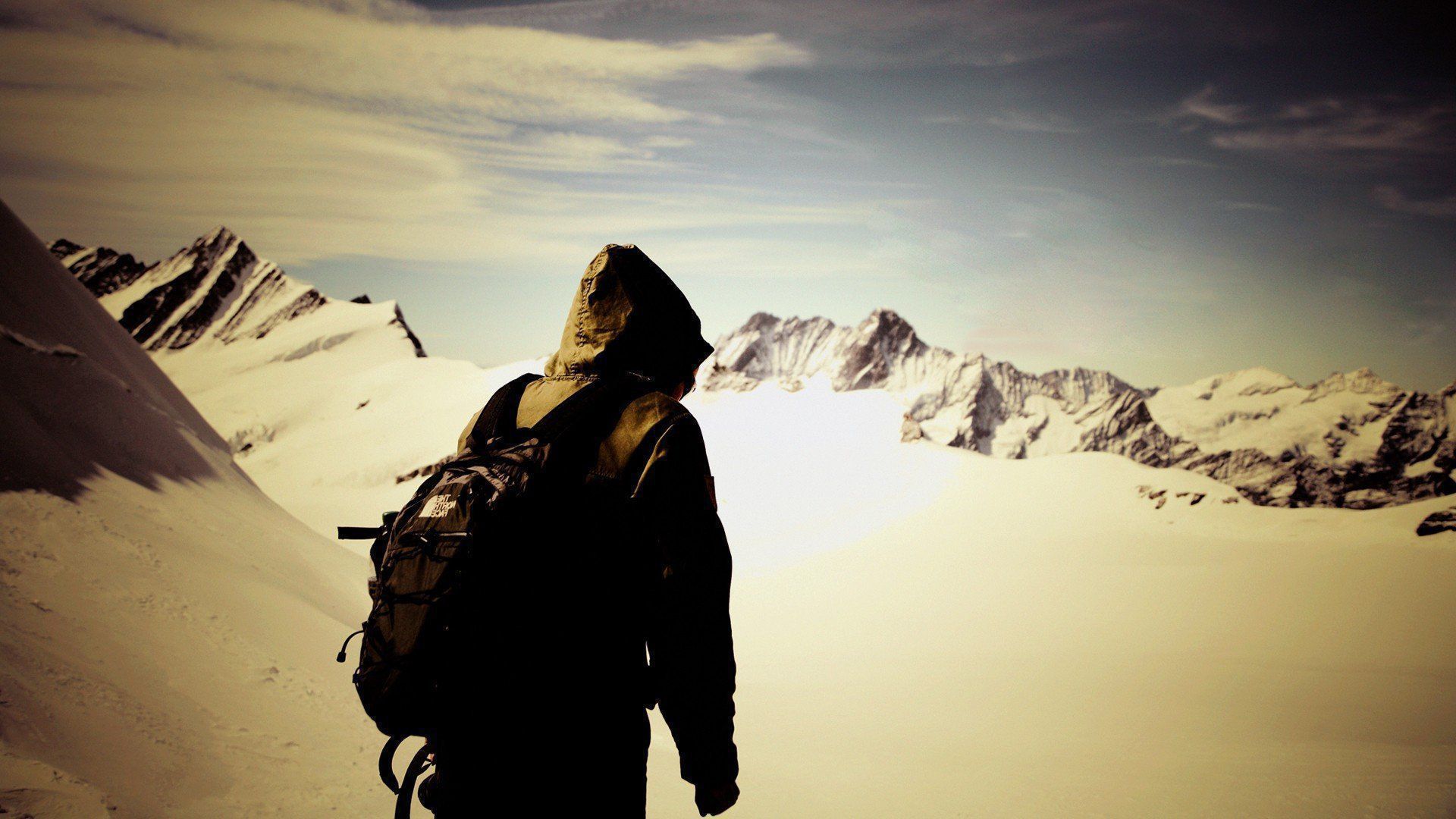 Hiking - Fond D Écran Aventurier - HD Wallpaper 