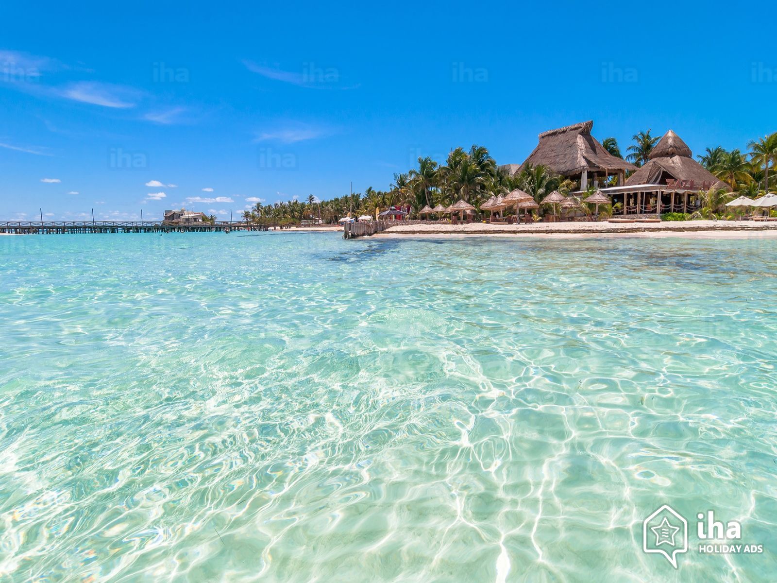 View Of The Clear Water Of Isla Mujeres - Playa De Las Mujeres Mexico - HD Wallpaper 
