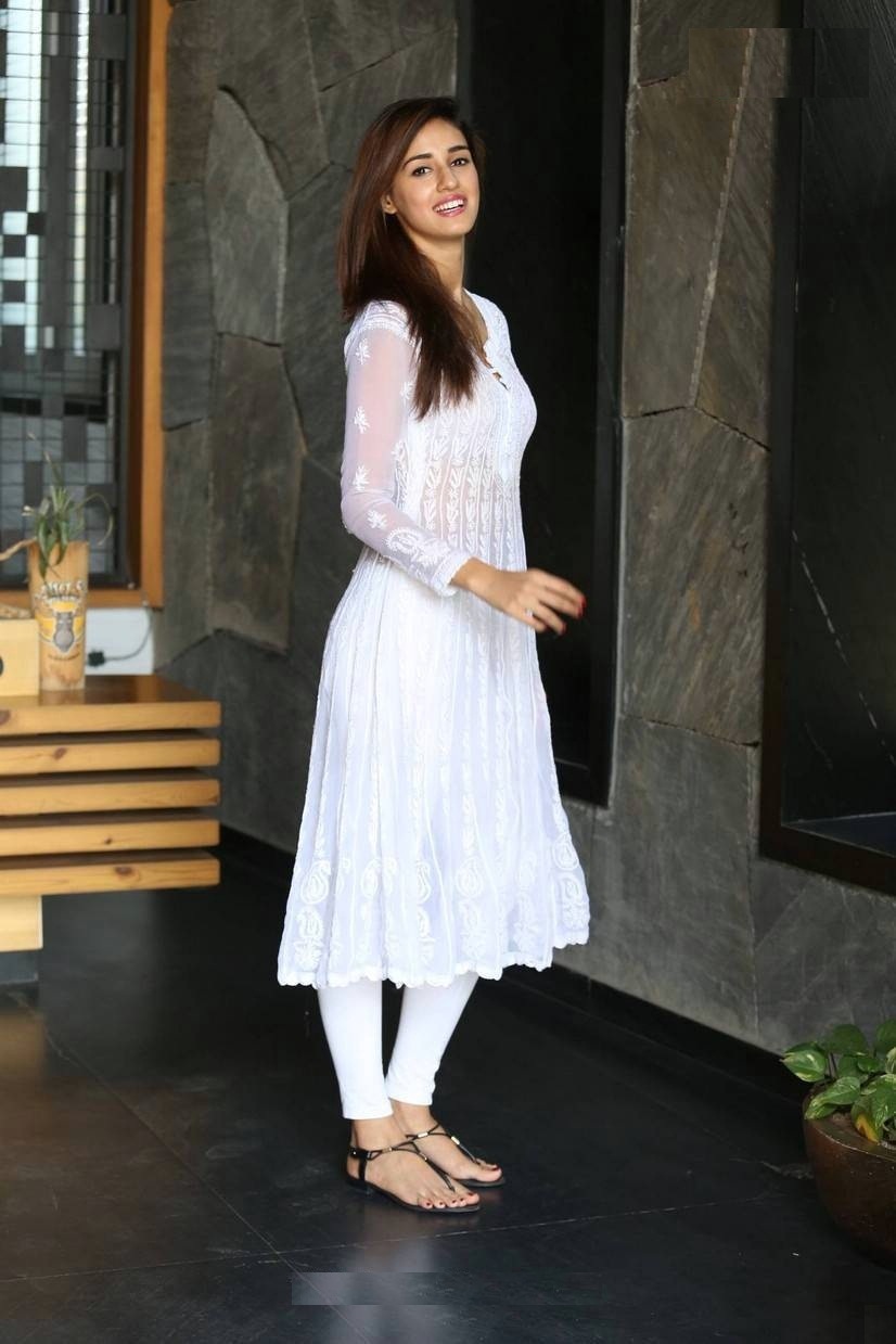 Disha Patani Hd Photoshoots - Disha Patani White Kurta - HD Wallpaper 