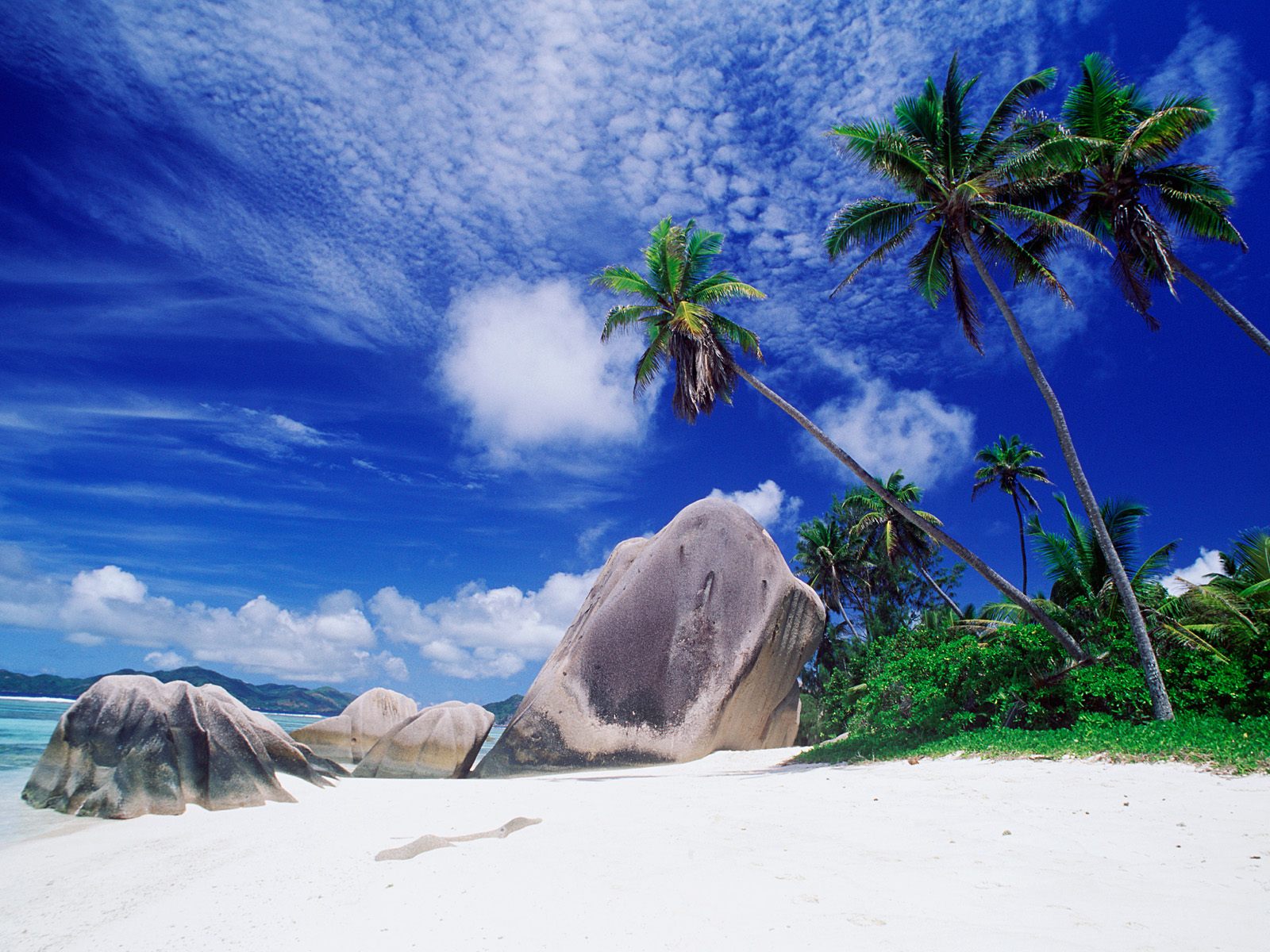 Beautiful Beach - Best Image Download - HD Wallpaper 