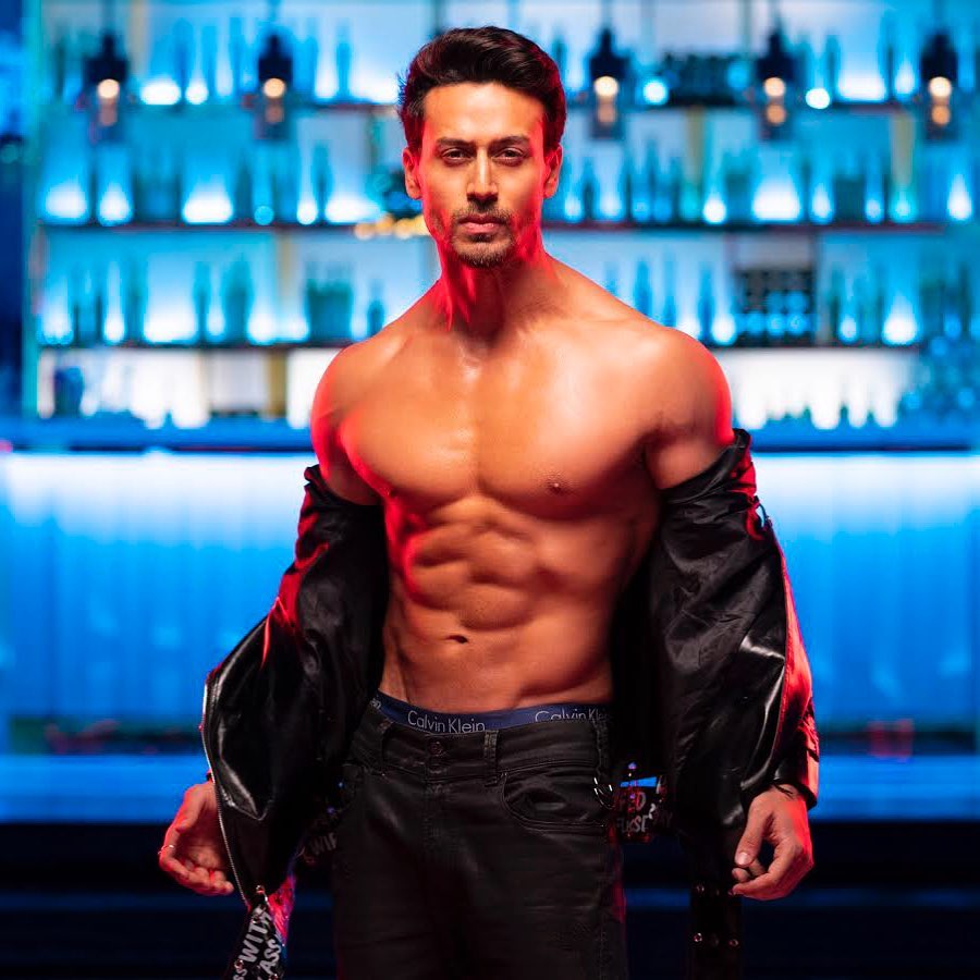 Tiger Shroff Student Of The Year 2 - 900x900 Wallpaper 