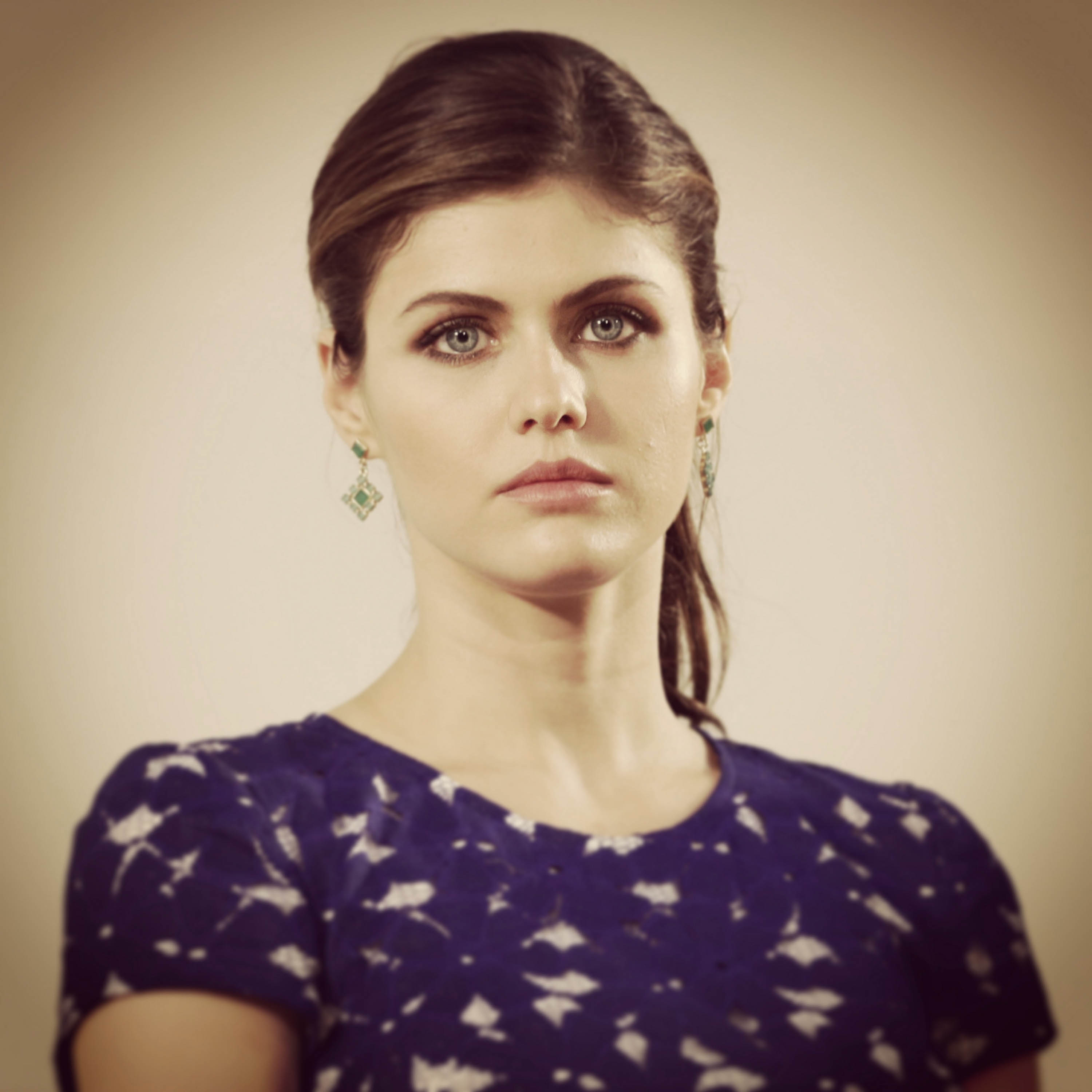 Alexandra Daddario - HD Wallpaper 