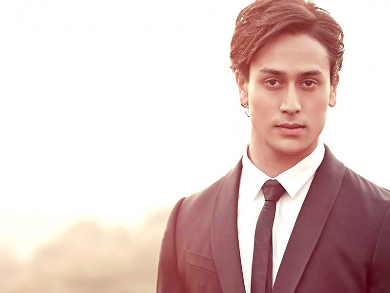 New Tiger Shroff Photos Wallpaper - Tiger Actor - HD Wallpaper 