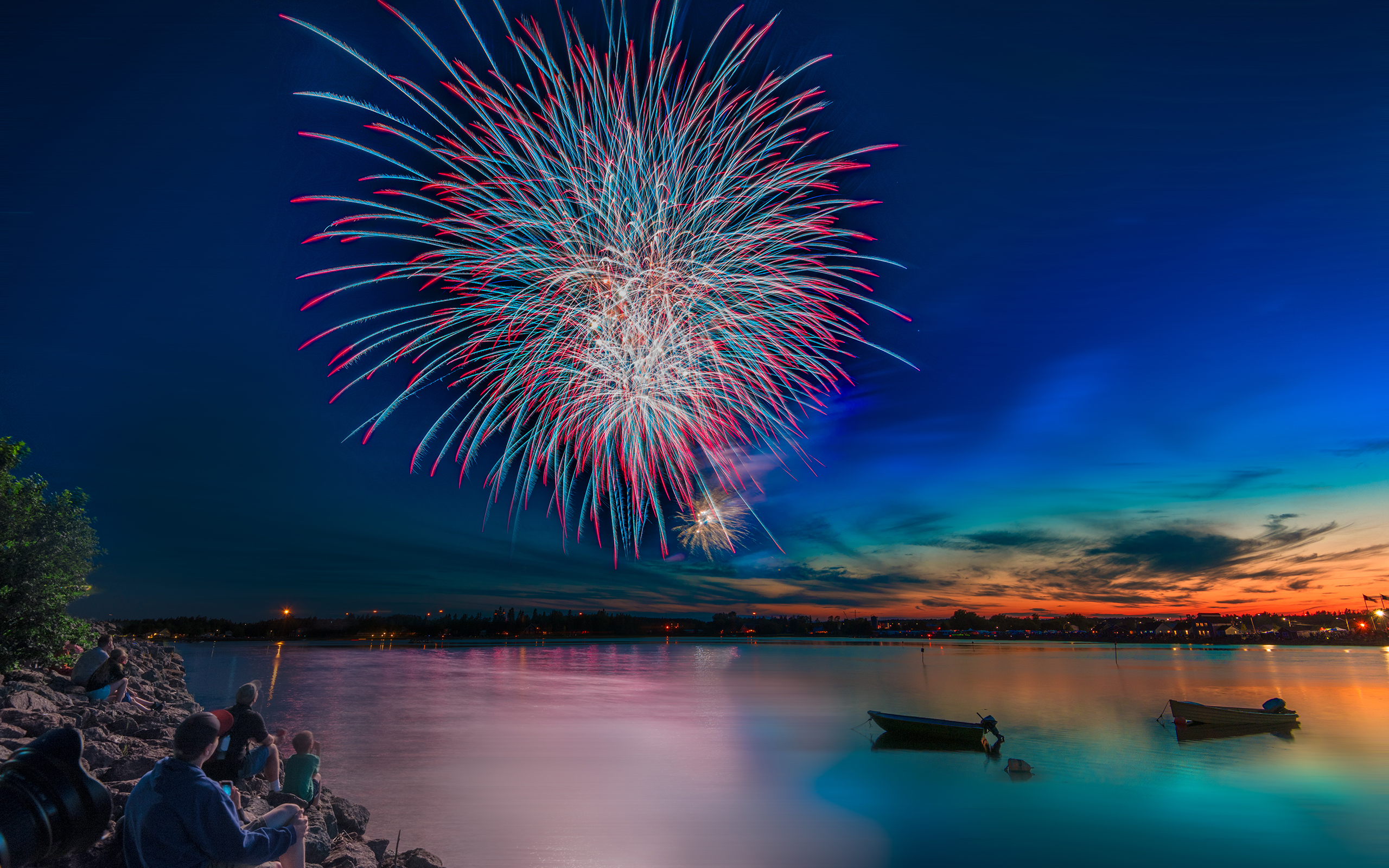 Fireworks Over A Lake - HD Wallpaper 