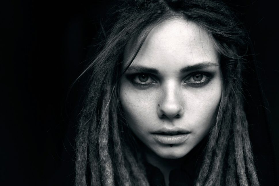 Wallpaper Face Women Model Long Hair Black Dreadlocks - Mujer Con Rastas Negro - HD Wallpaper 