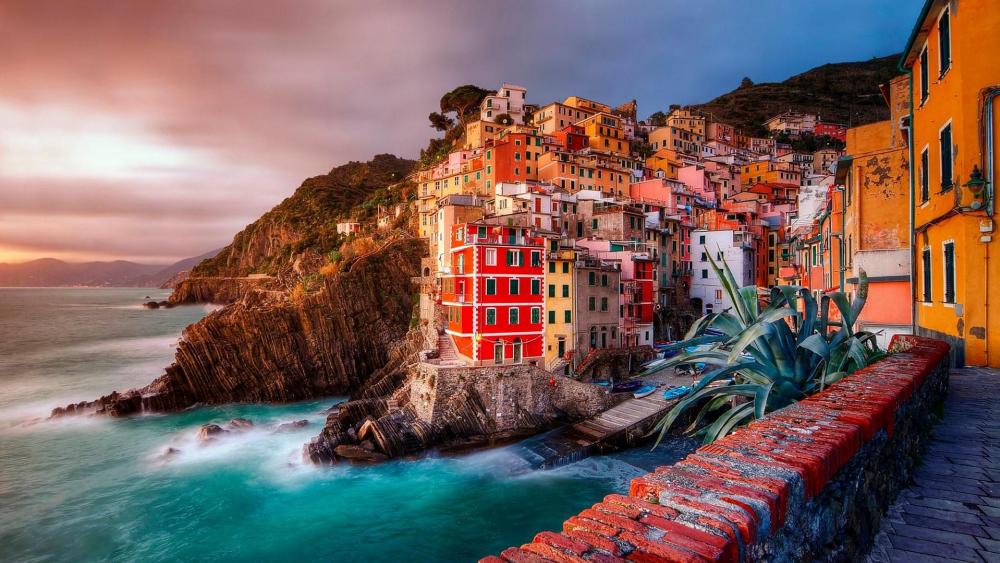 Awesome Manarola Wallpaper - Manarola - HD Wallpaper 