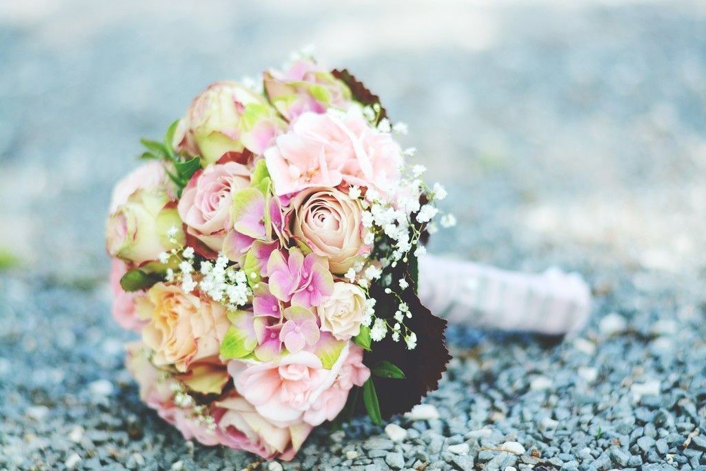 Ribbon Wrapped Bouquet - HD Wallpaper 