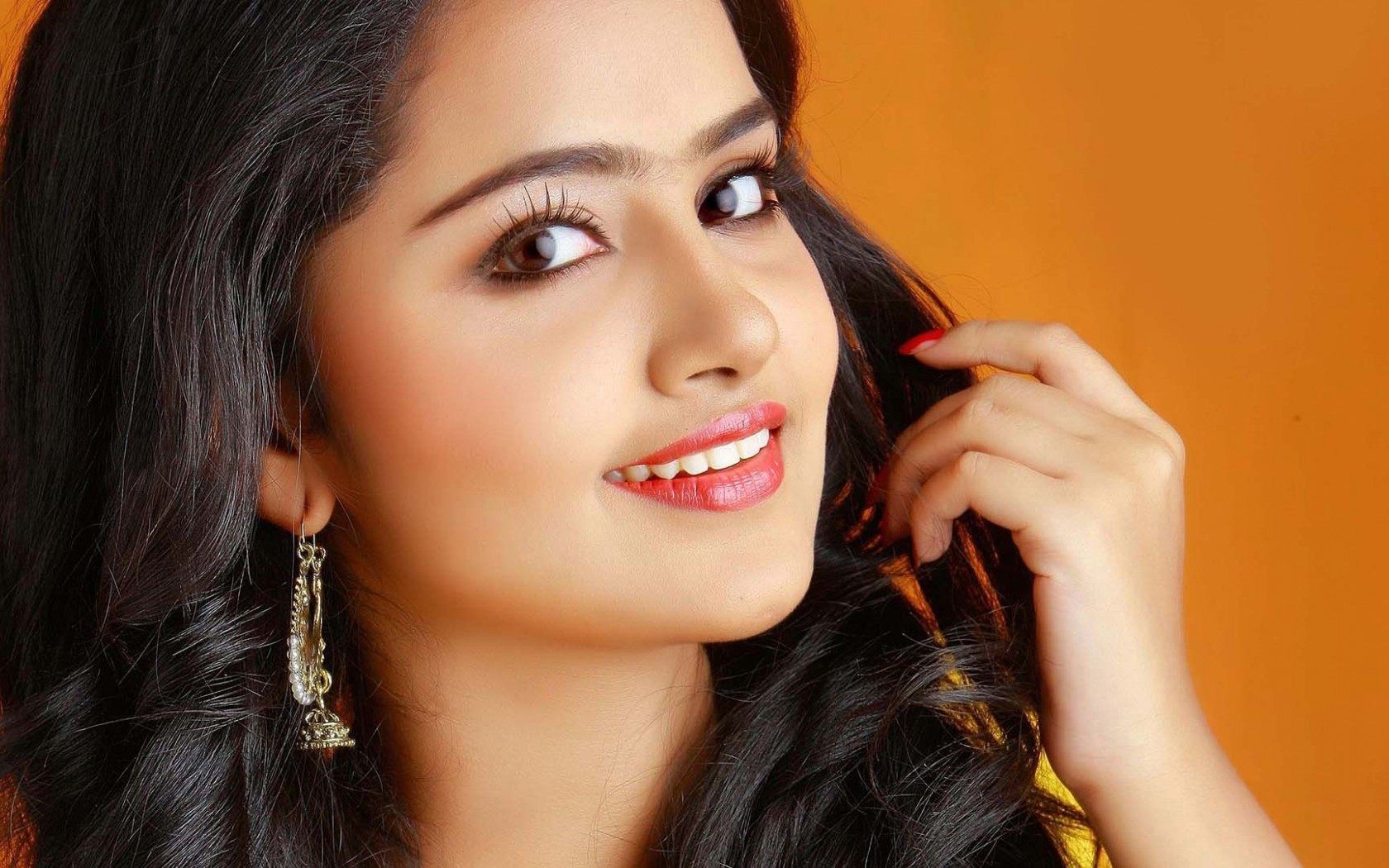 Tamil Actress Wallpapers 
 Data-src /full/511602 - Anupama Parameswaran - HD Wallpaper 