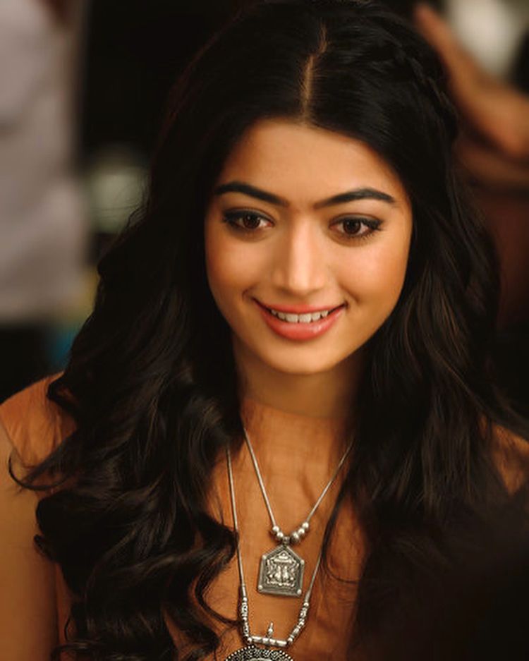 Rashmika Heroine - HD Wallpaper 