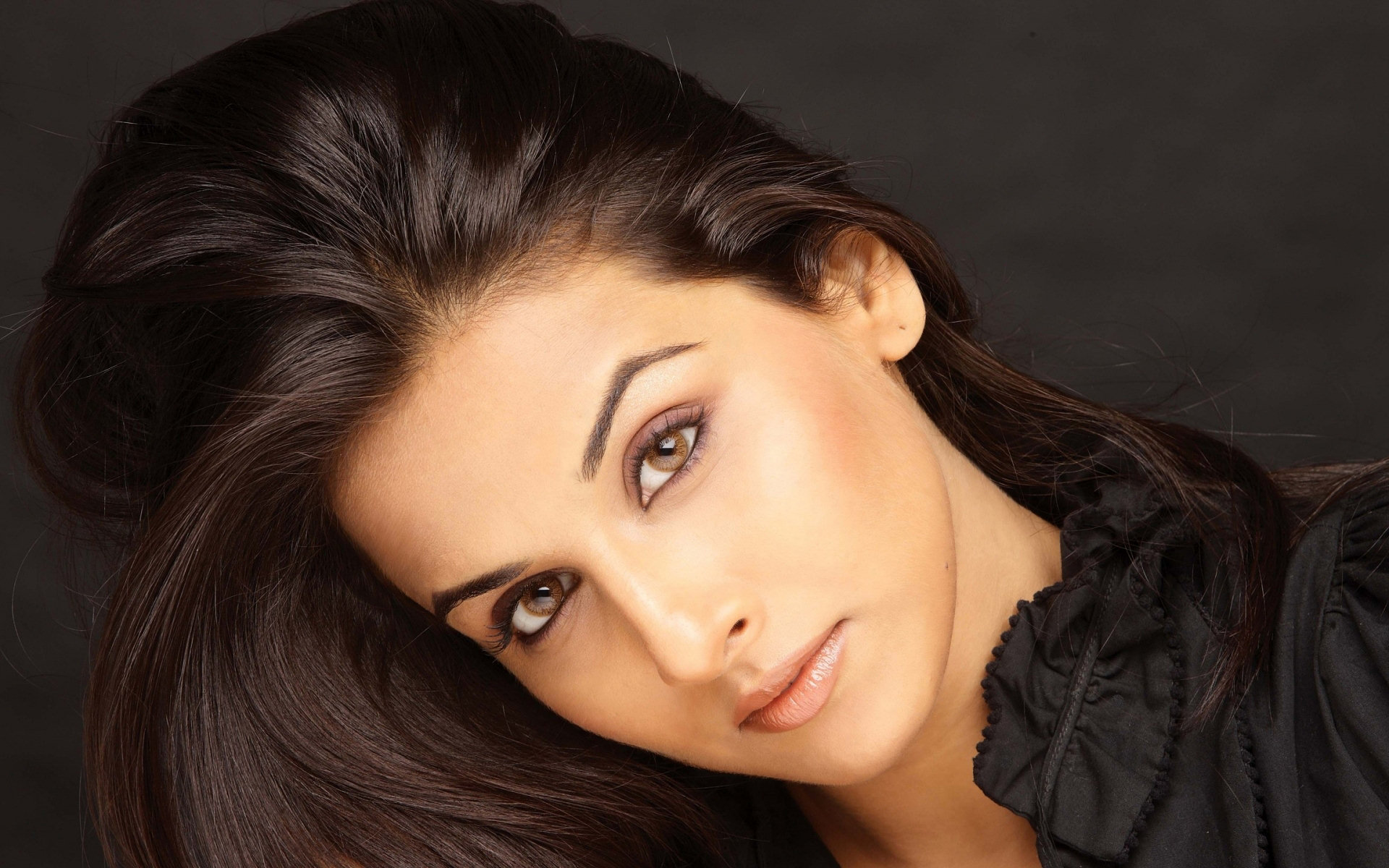 Bollywood Wallpaper Actress - Vidhya Balan - HD Wallpaper 