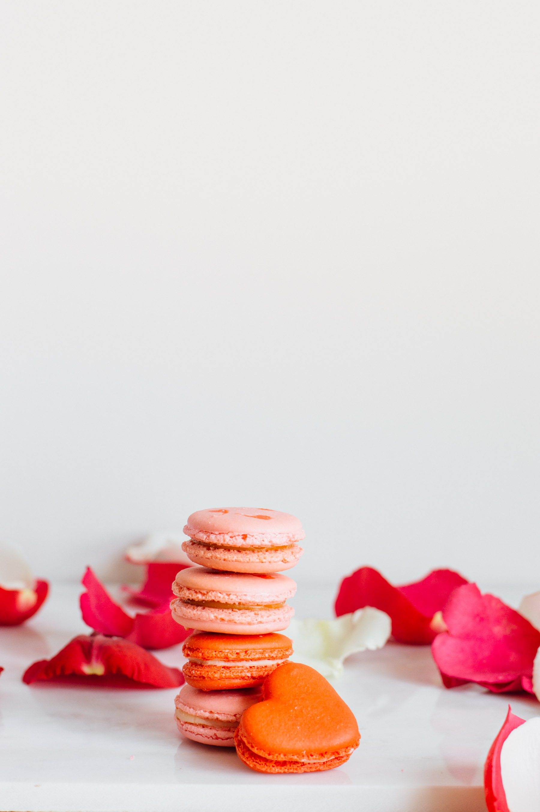 Free Valentine S Day Wallpaper Download By Gabi Valladares - Macaroon - HD Wallpaper 