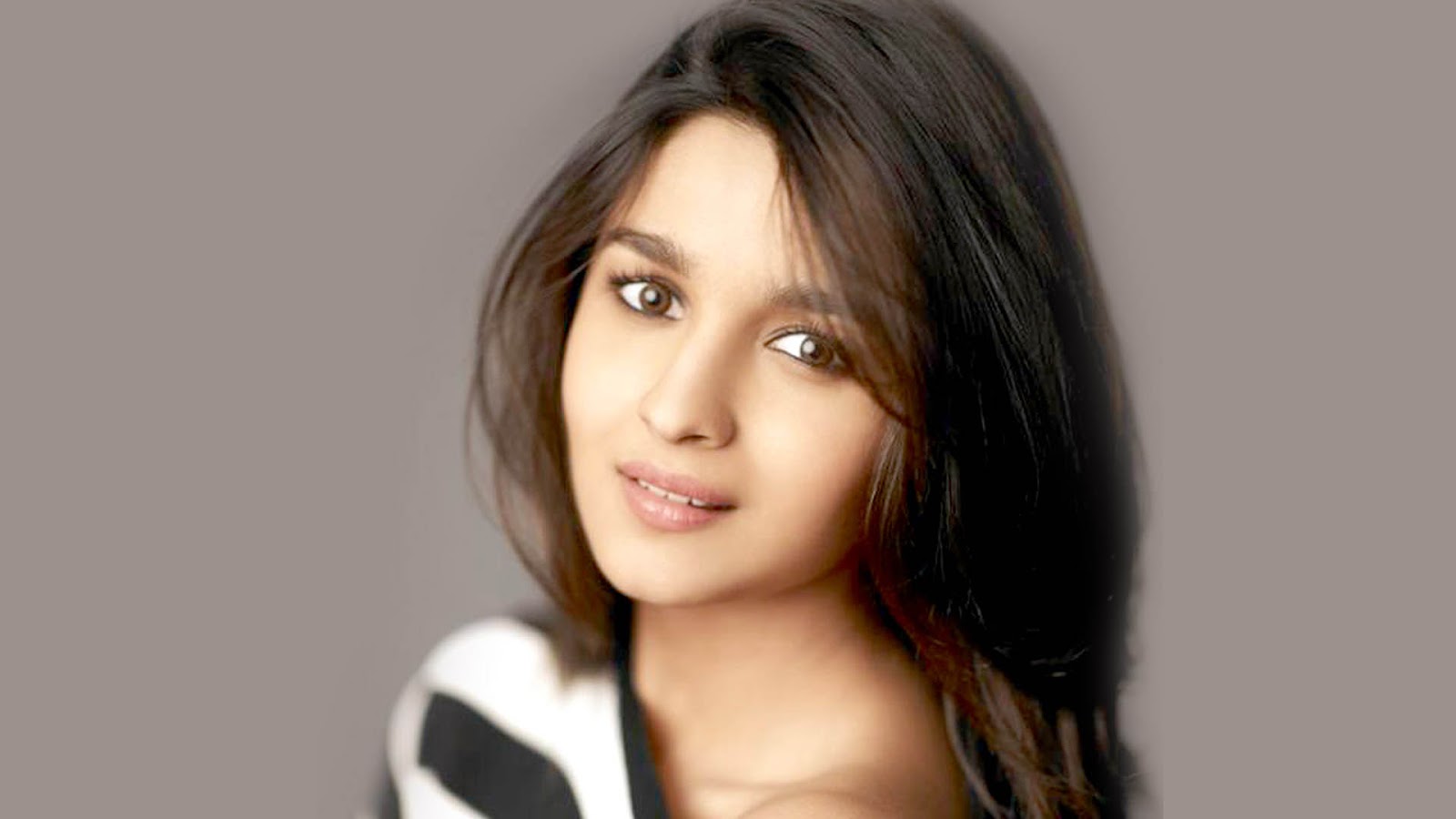 Alia Bhatt - HD Wallpaper 