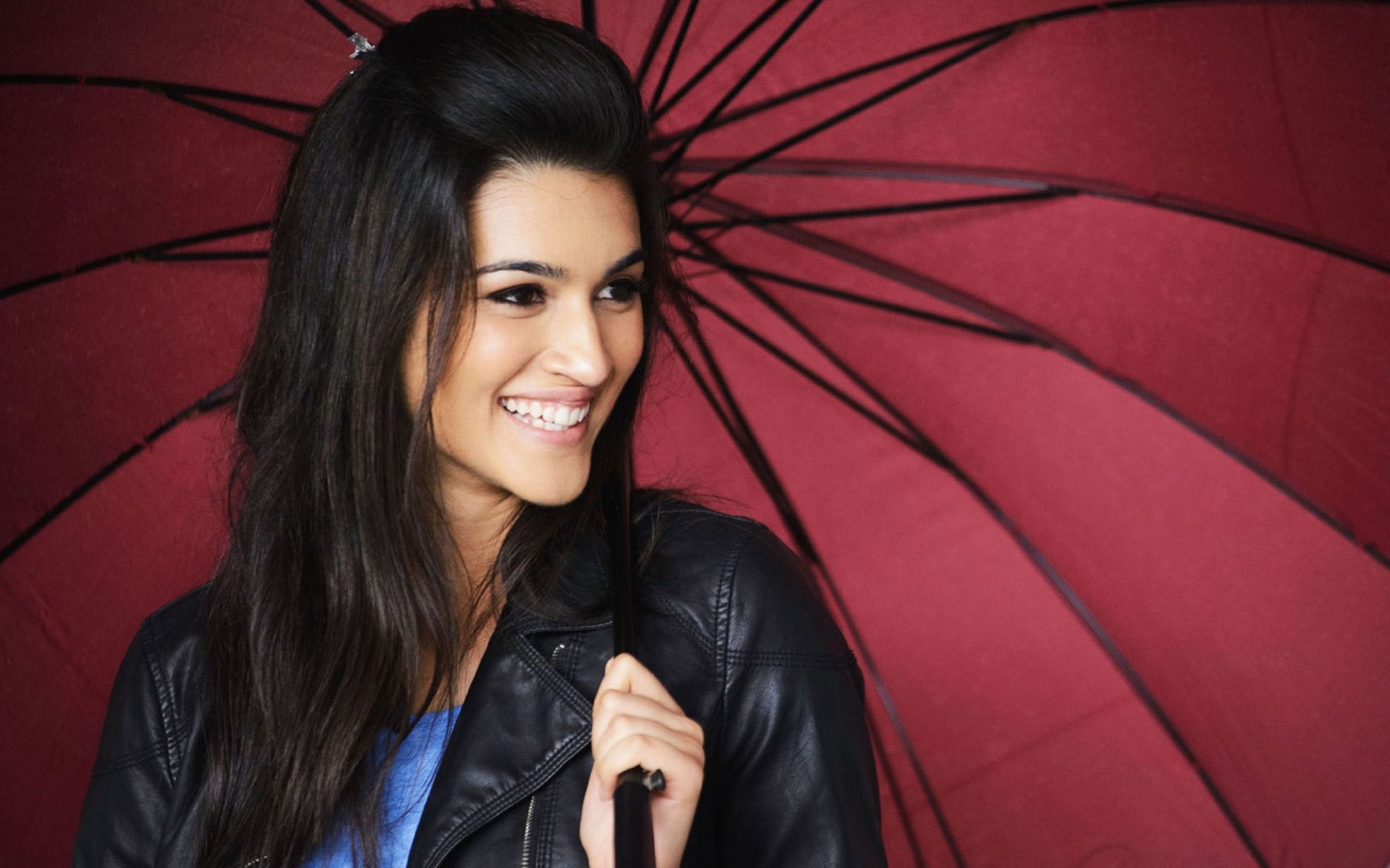 Download Free Hd Indian Actress Kriti Sanon Wallpaper, - Kriti Sanon And Disha Patani - HD Wallpaper 