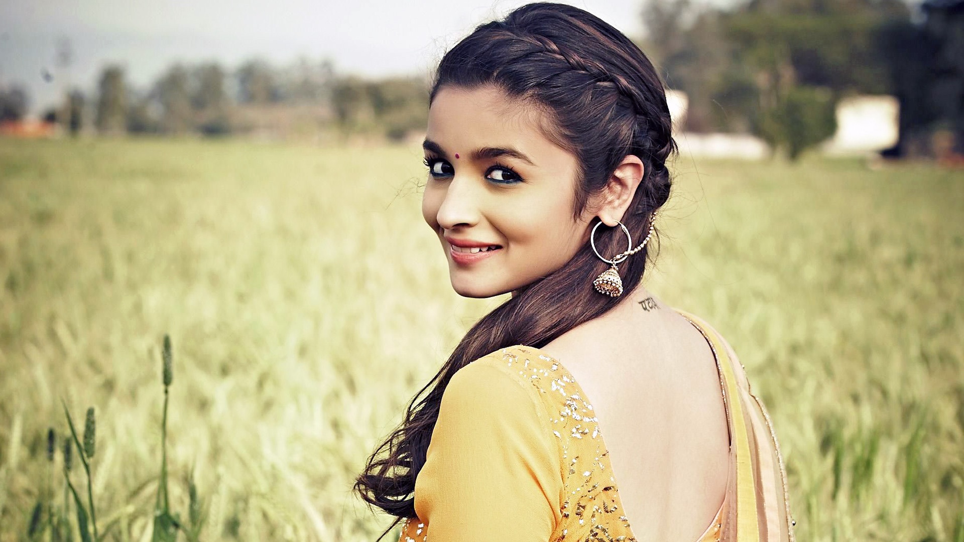 Alia Bhatt Hd Wallpaper Collection - Alia Bhatt - HD Wallpaper 
