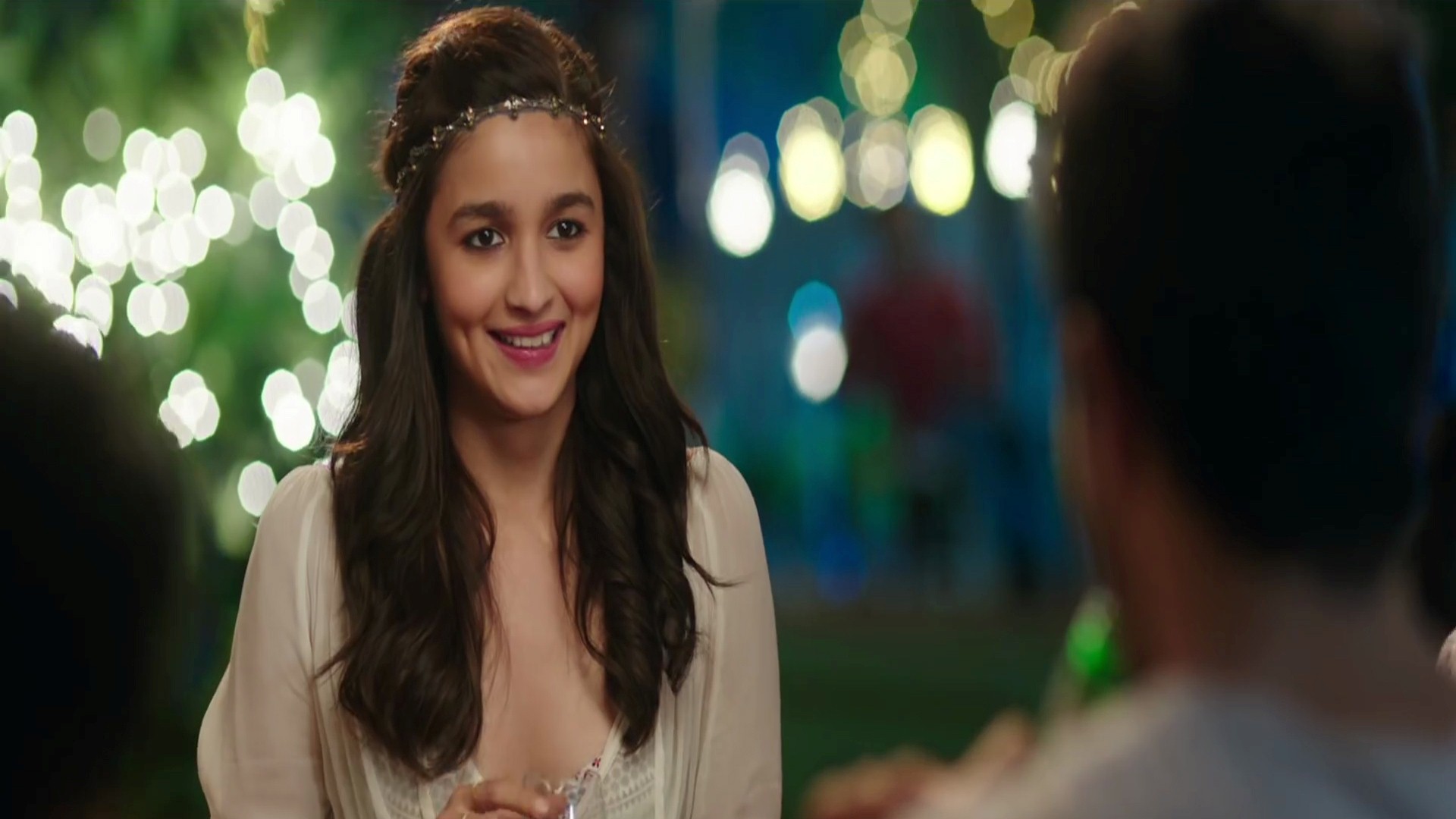Alia Bhatt In Kapoor And Sons Bollywood Film Hd Wallpapers - Alia Bhatt - HD Wallpaper 