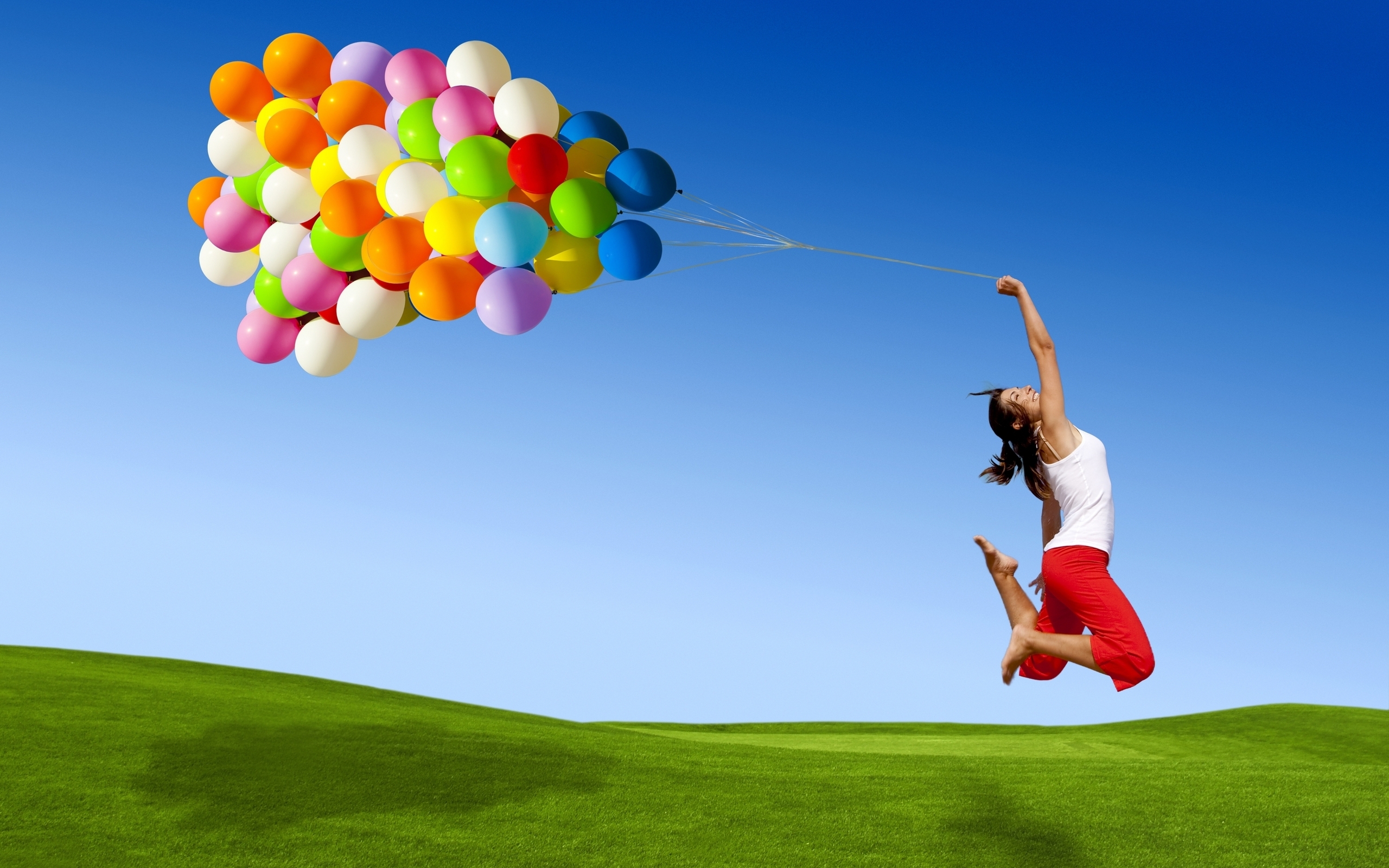 Hd Wallpapers For Laptop - Girl Jumping With Balloons - HD Wallpaper 