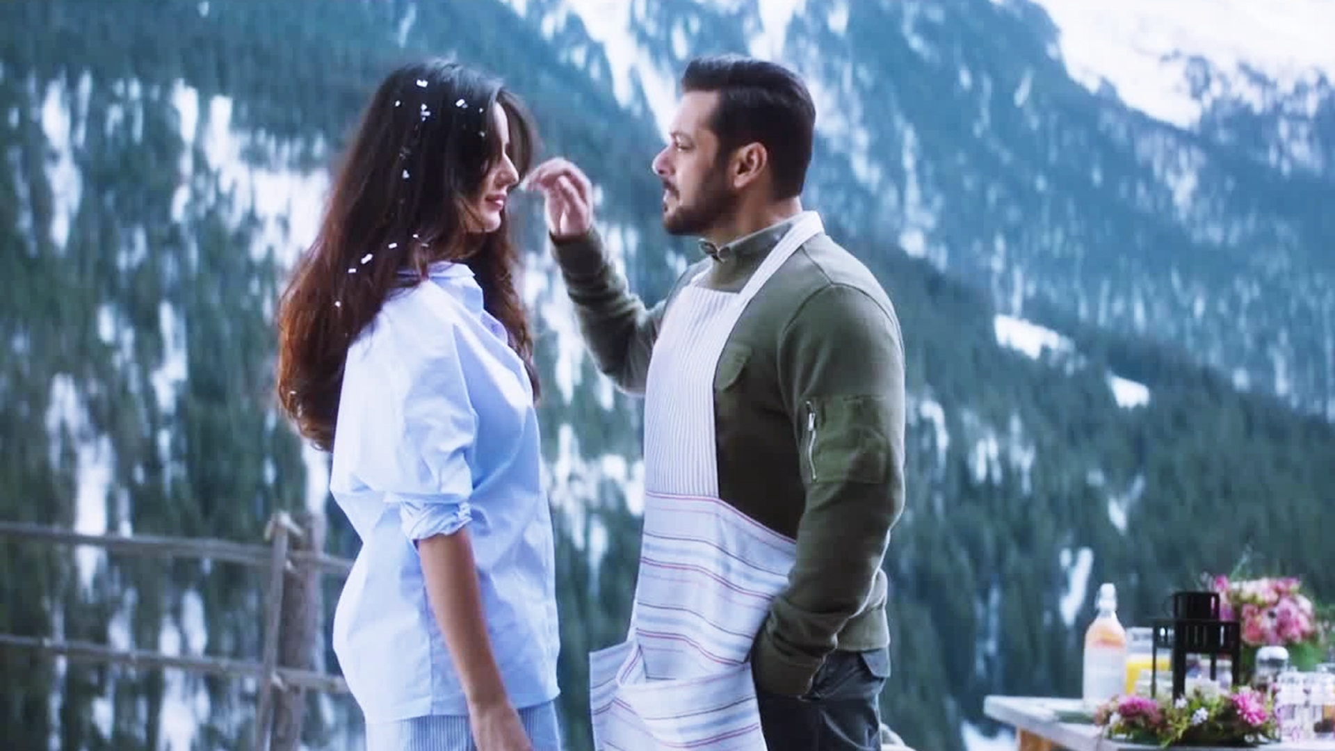 Salman Khan Katrina Kaif Tiger Zinda Hai Lovely Wallpaper - Tiger Zinda Hai 2017 - HD Wallpaper 