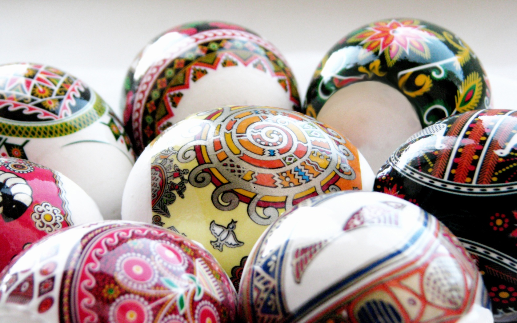 Creative Designed Easter Eggs Wallpaper - Easter Eggs - HD Wallpaper 