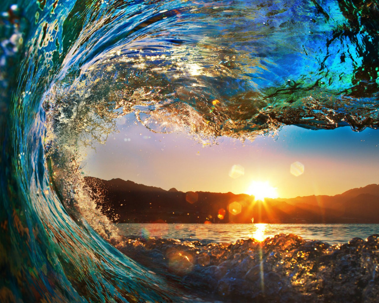 Beautiful Water Wallpaper - Beautiful Sunsets On Water - HD Wallpaper 
