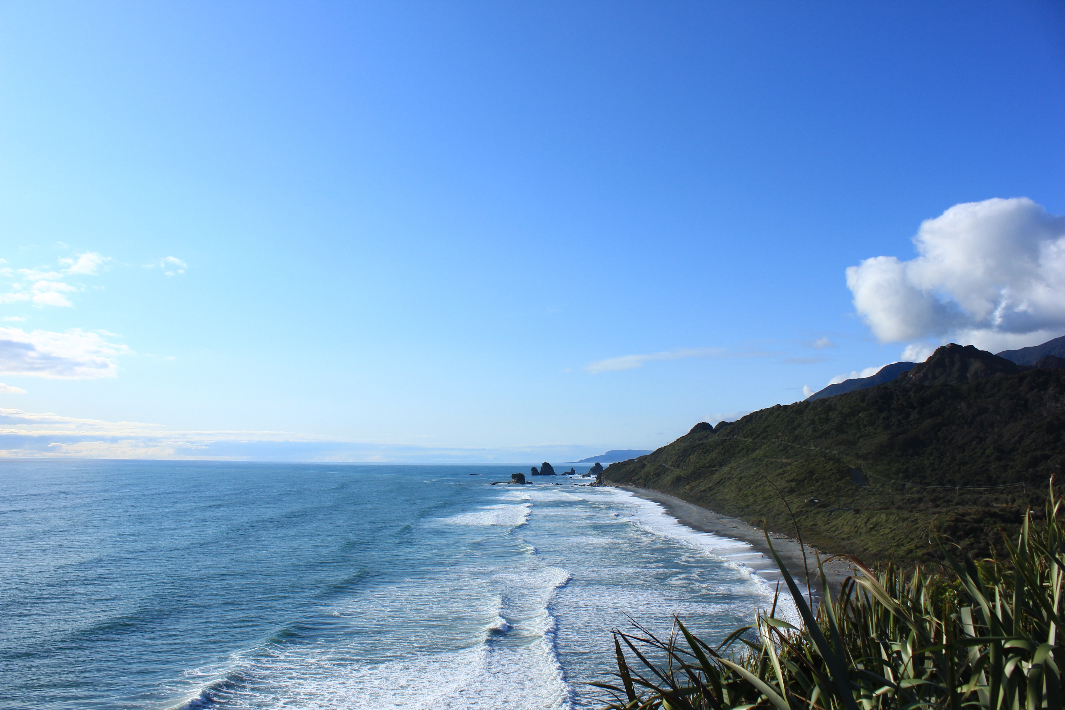 Wallpaper New Zealand, Sea, Mountain, Beach - New Zealand Sea Beach - HD Wallpaper 