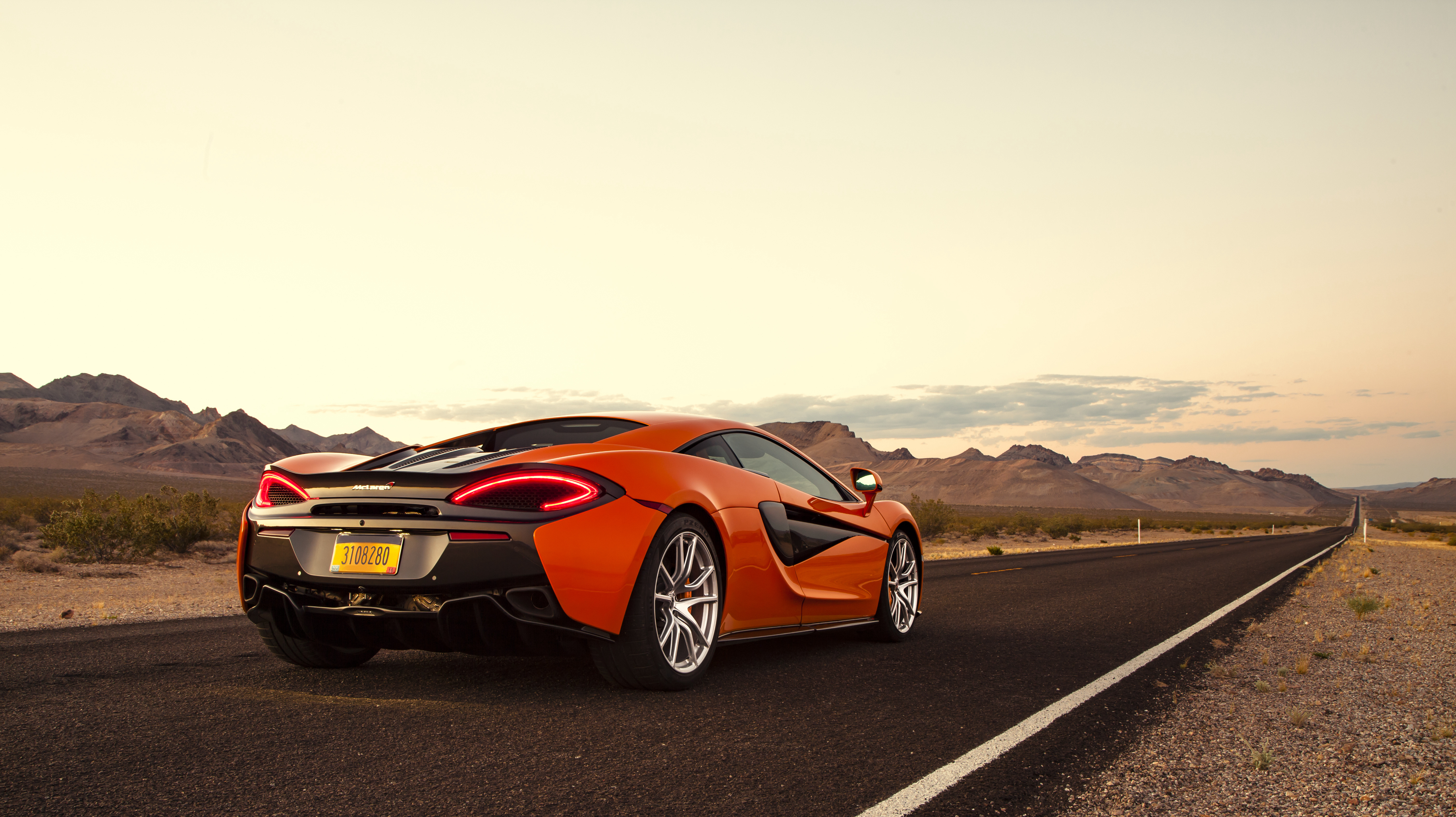 Mclaren 570s Background - HD Wallpaper 