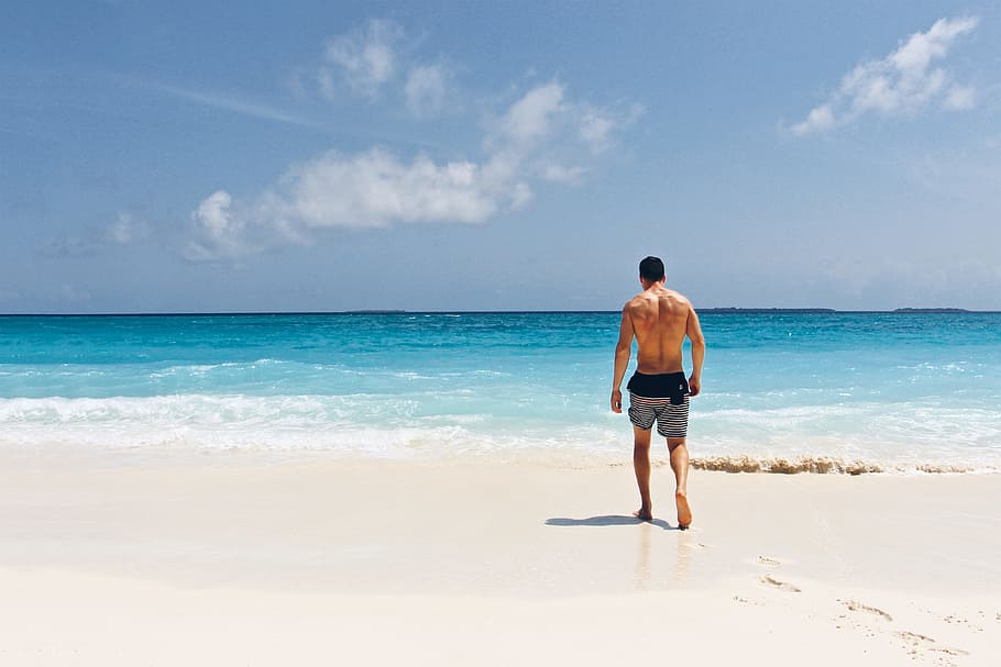 Man On Summer Beach, Travel, Coast, Hd Wallpaper, Holiday, - Beach With Man - HD Wallpaper 
