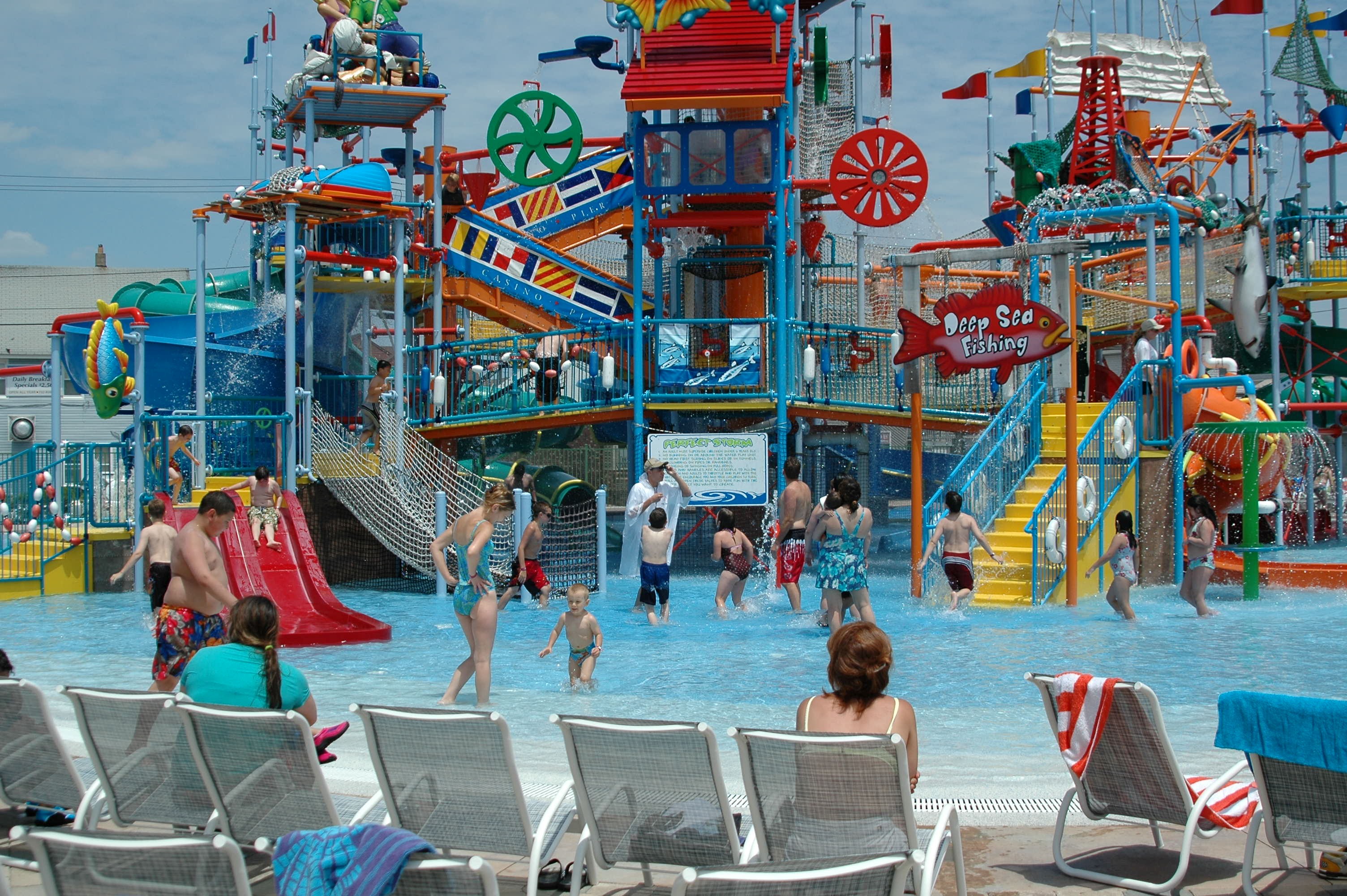 Casino Pier And Breakwater Beach Waterpark In United - Water Park High Resolution - HD Wallpaper 