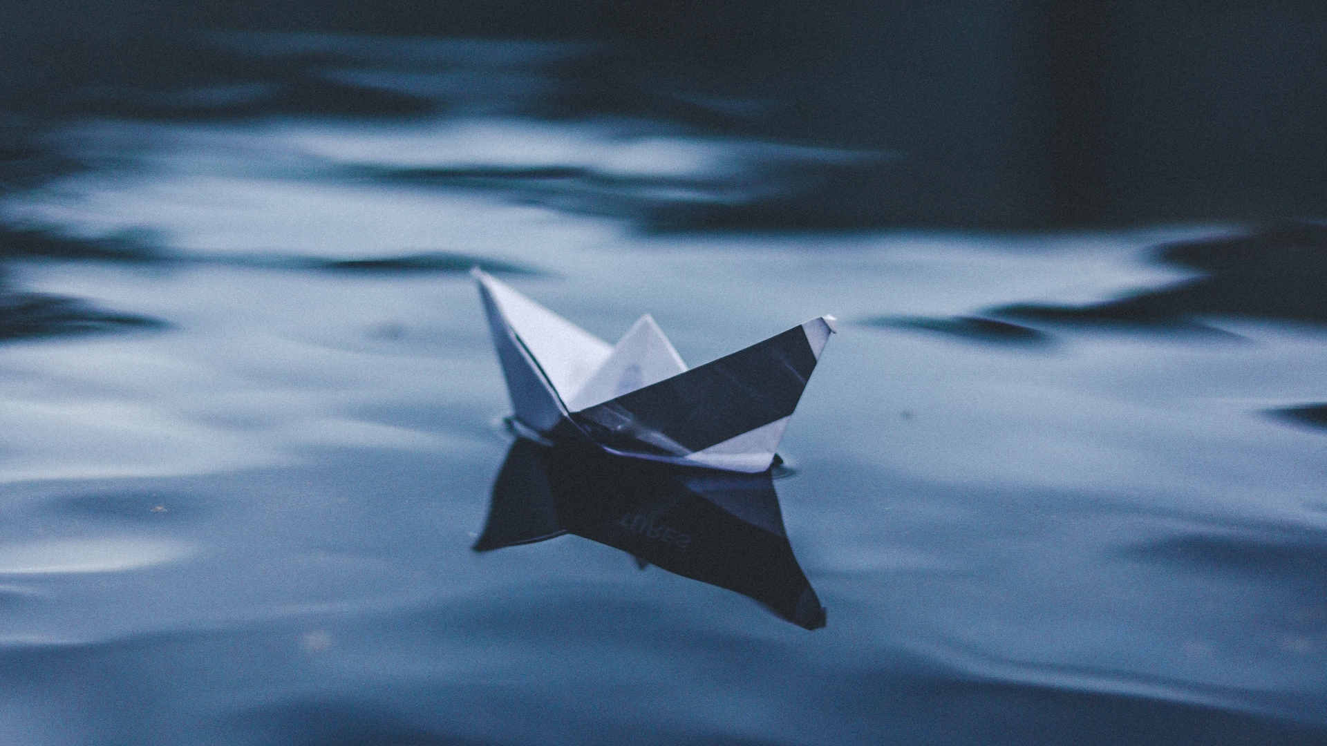 Wallpaper Origami, Boat, Water - Origami Boat On Water - HD Wallpaper 