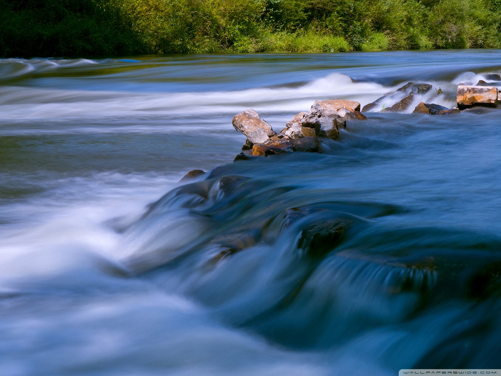 Flowing Water Wallpapers Hd - HD Wallpaper 