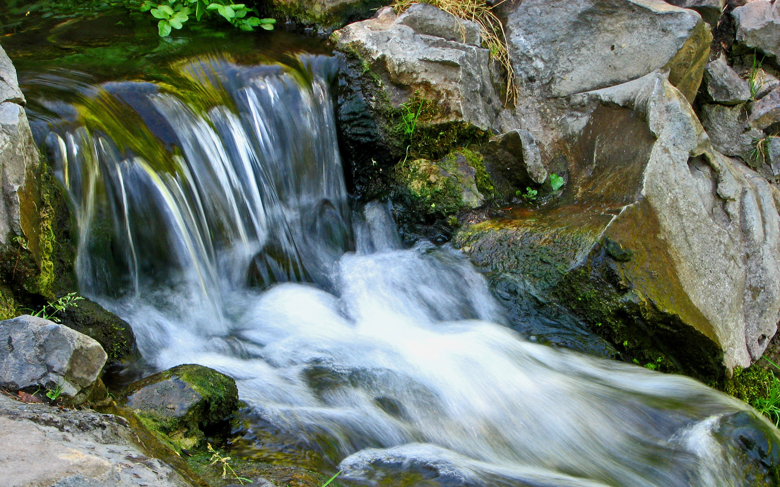 Water Flow - HD Wallpaper 