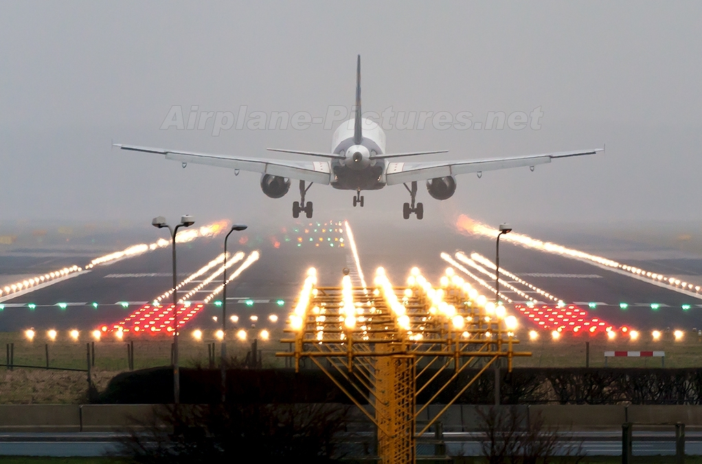 Mashhad International Airport - HD Wallpaper 