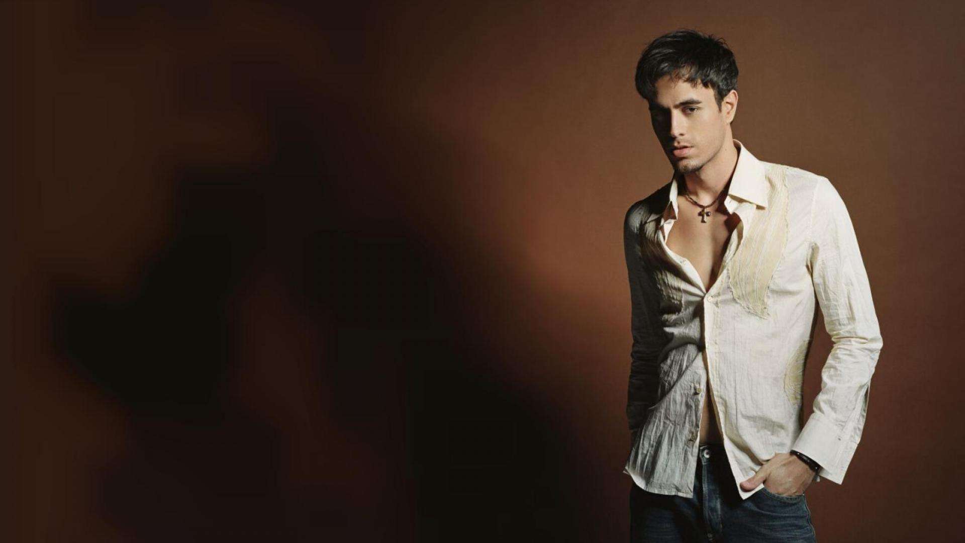 Enrique Iglesias Photoshoot 2017 - HD Wallpaper 