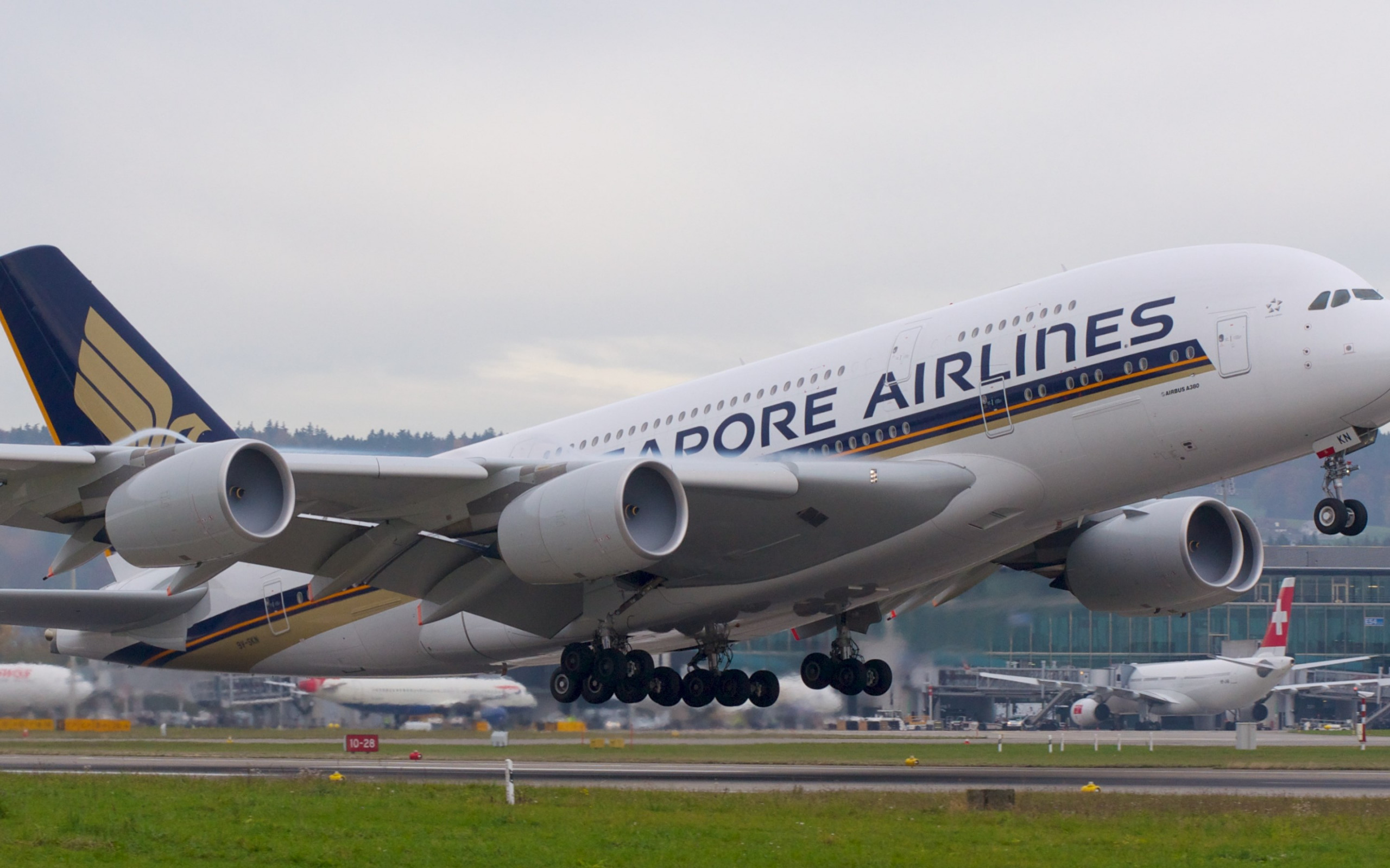 Passenger Airplane From Singapore Airlines Wallpaper - Zürich Airport - HD Wallpaper 