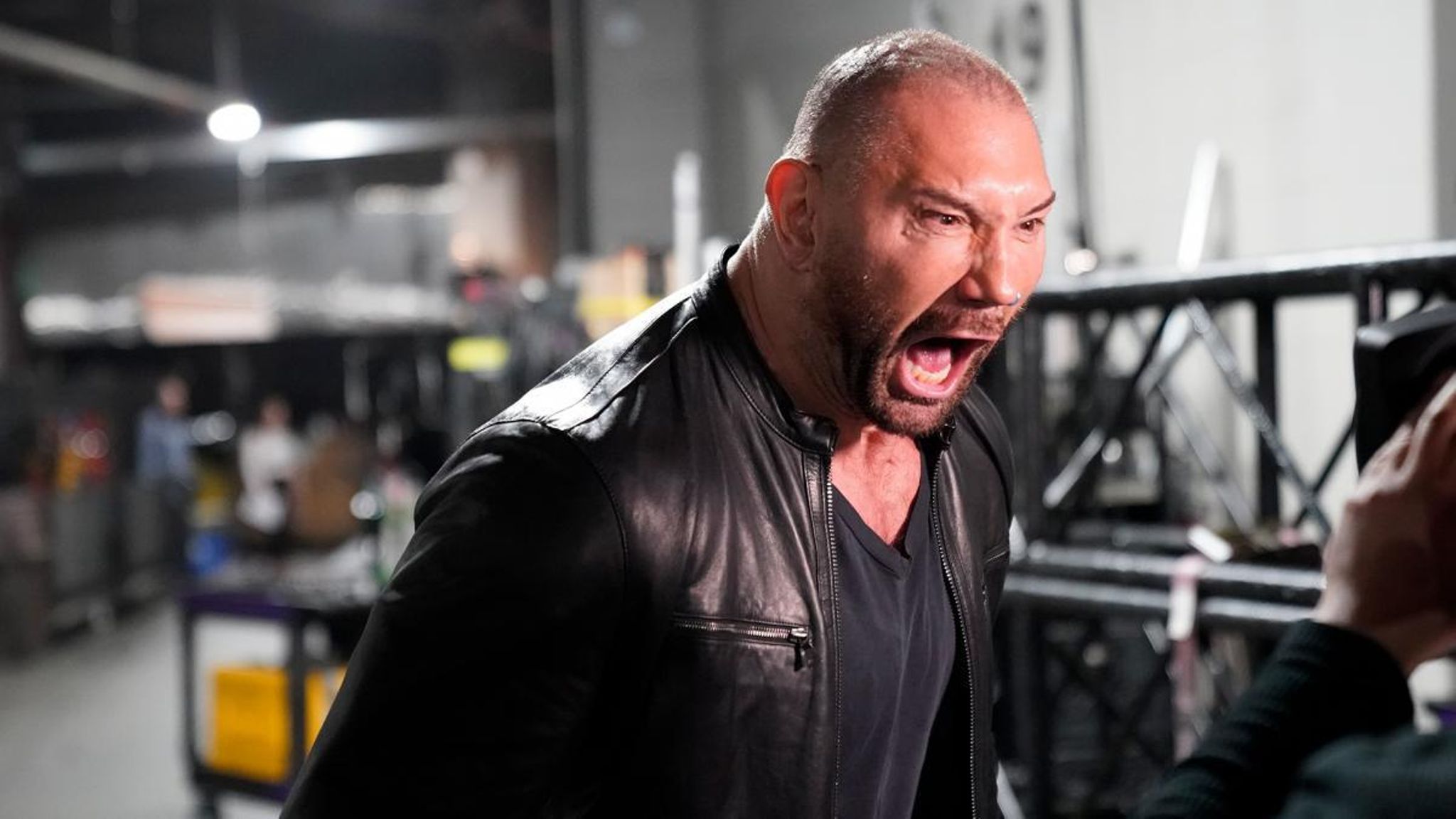 Batista Attacks Ric Flair - HD Wallpaper 