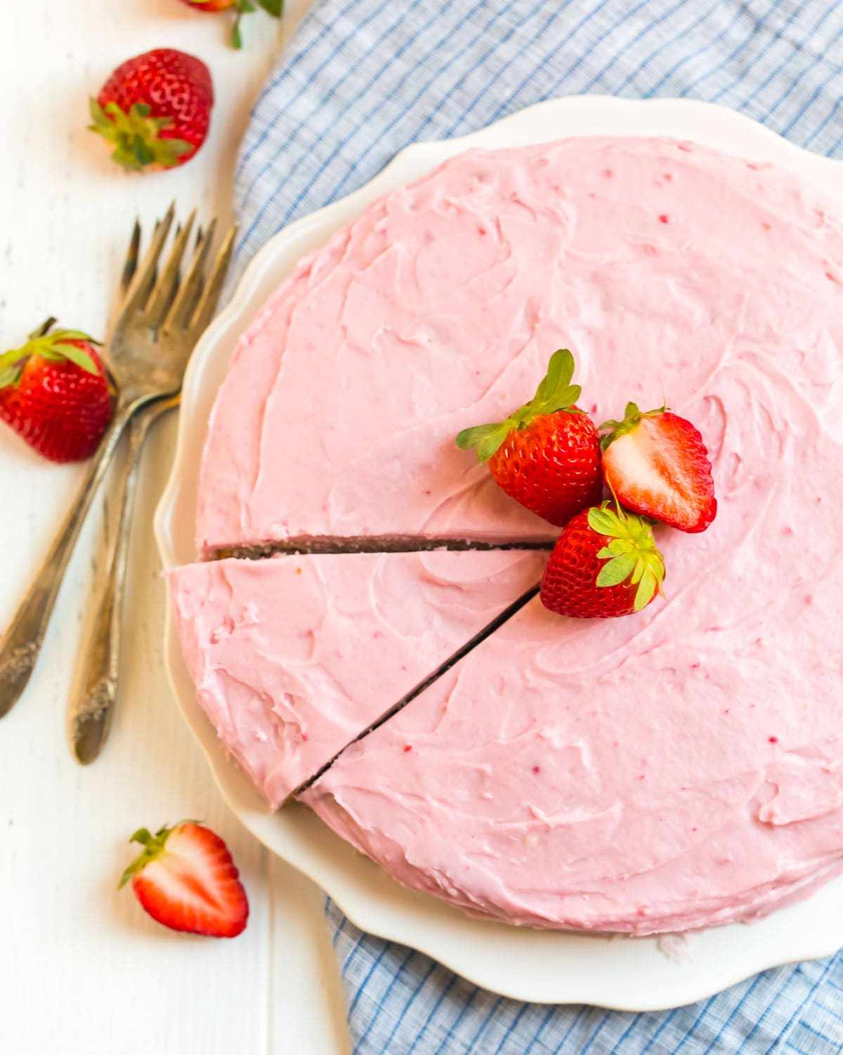 100% From Scratch Fresh Strawberry Cake With Strawberry - Bite Size Strawberry Cake - HD Wallpaper 