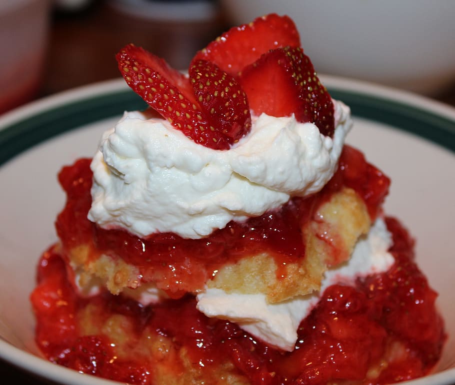 Sweets With Strawberry On Plate, Strawberry, Shortcake, - Food Strawberry Shortcake - HD Wallpaper 