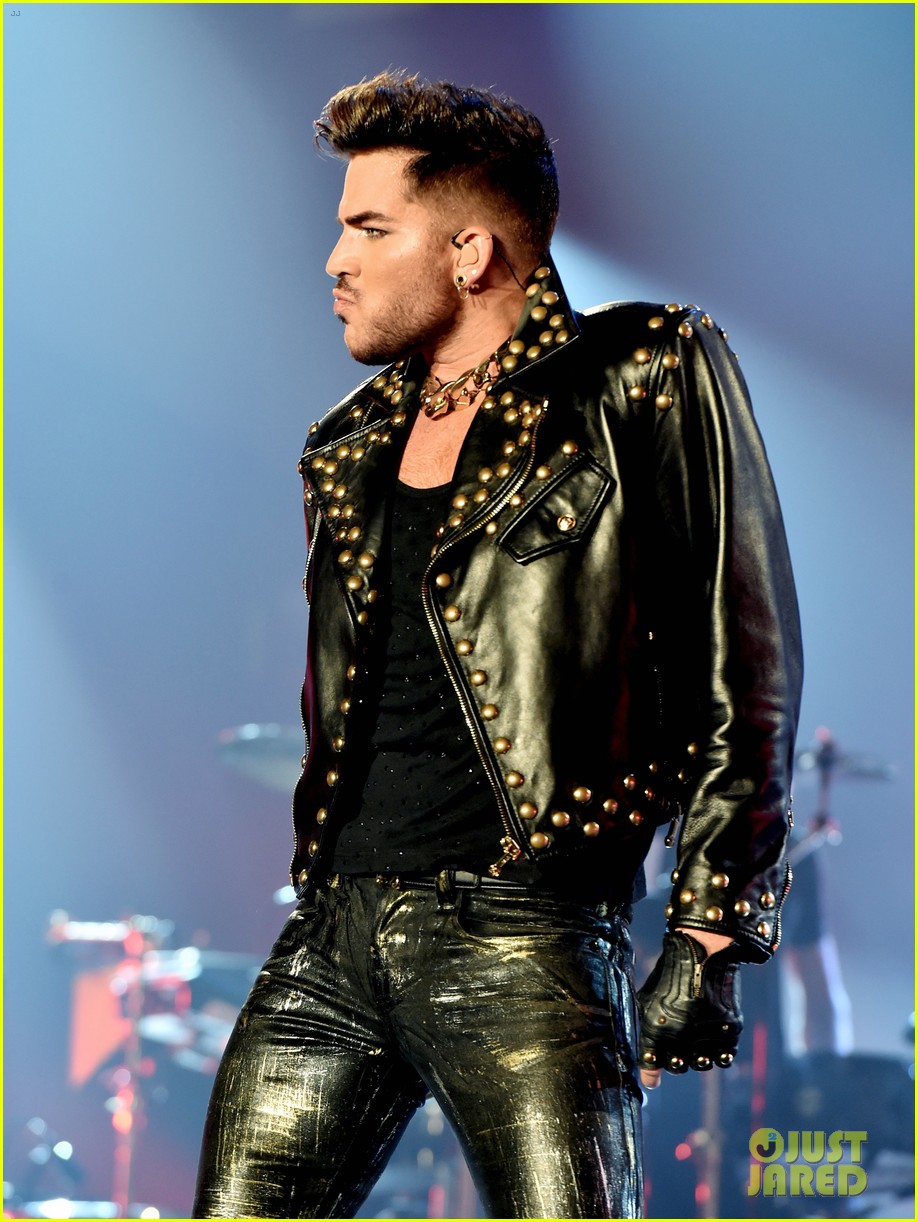 Adam Lambert Grabs A Health Lunch Before Queen Concert - Leather Jacket - HD Wallpaper 