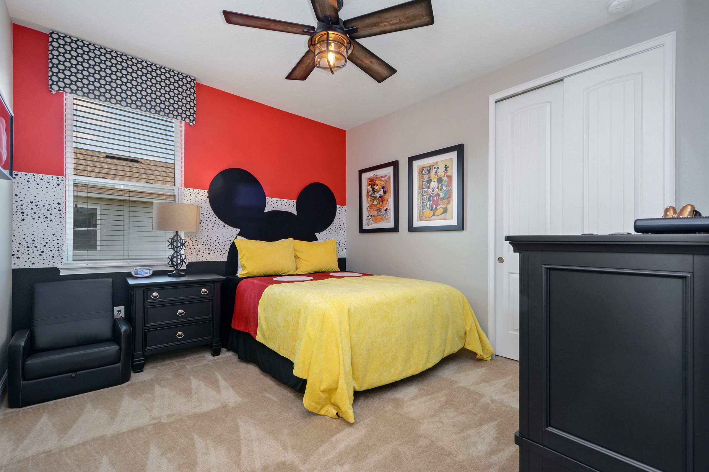 Mickey Mouse Inspired Room With Removable Wallpaper - Bedroom - HD Wallpaper 