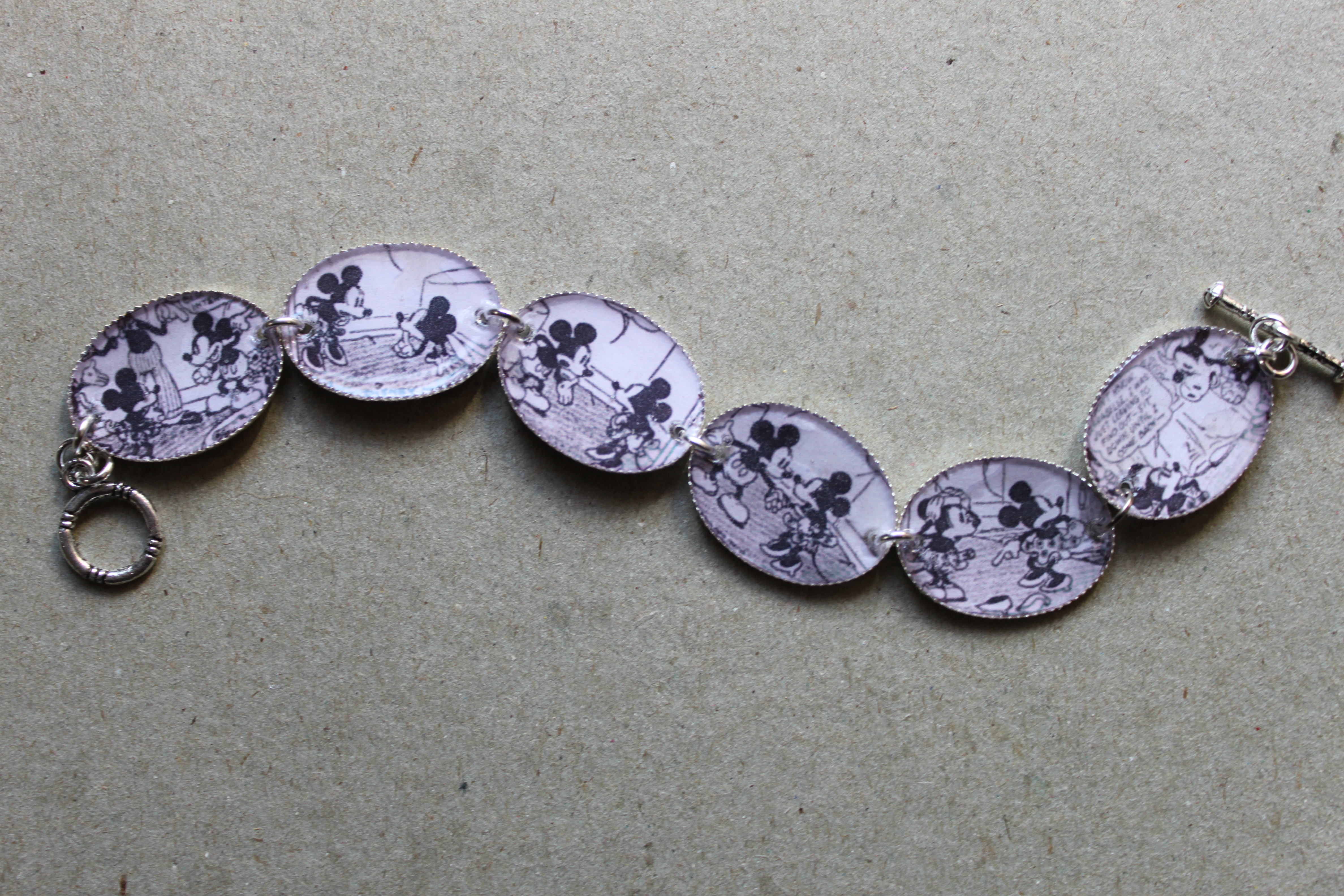 Retro Mickey And Minnie Mouse Comic Strip Bracelet - Slicker And The Egg Robbers - HD Wallpaper 