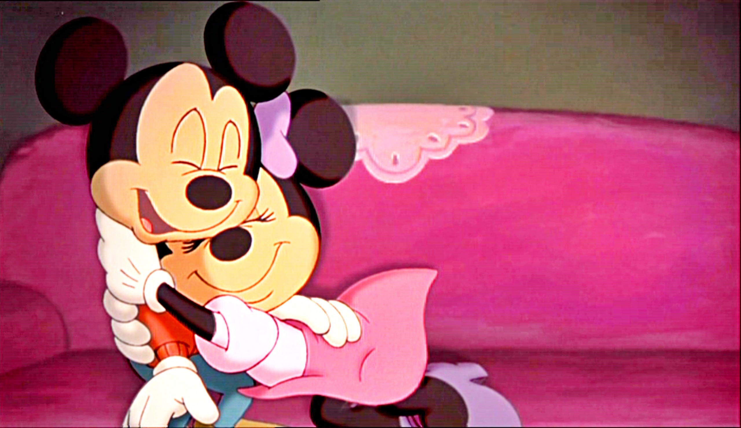 Mickey And Minnie Mouse Hugging - HD Wallpaper 