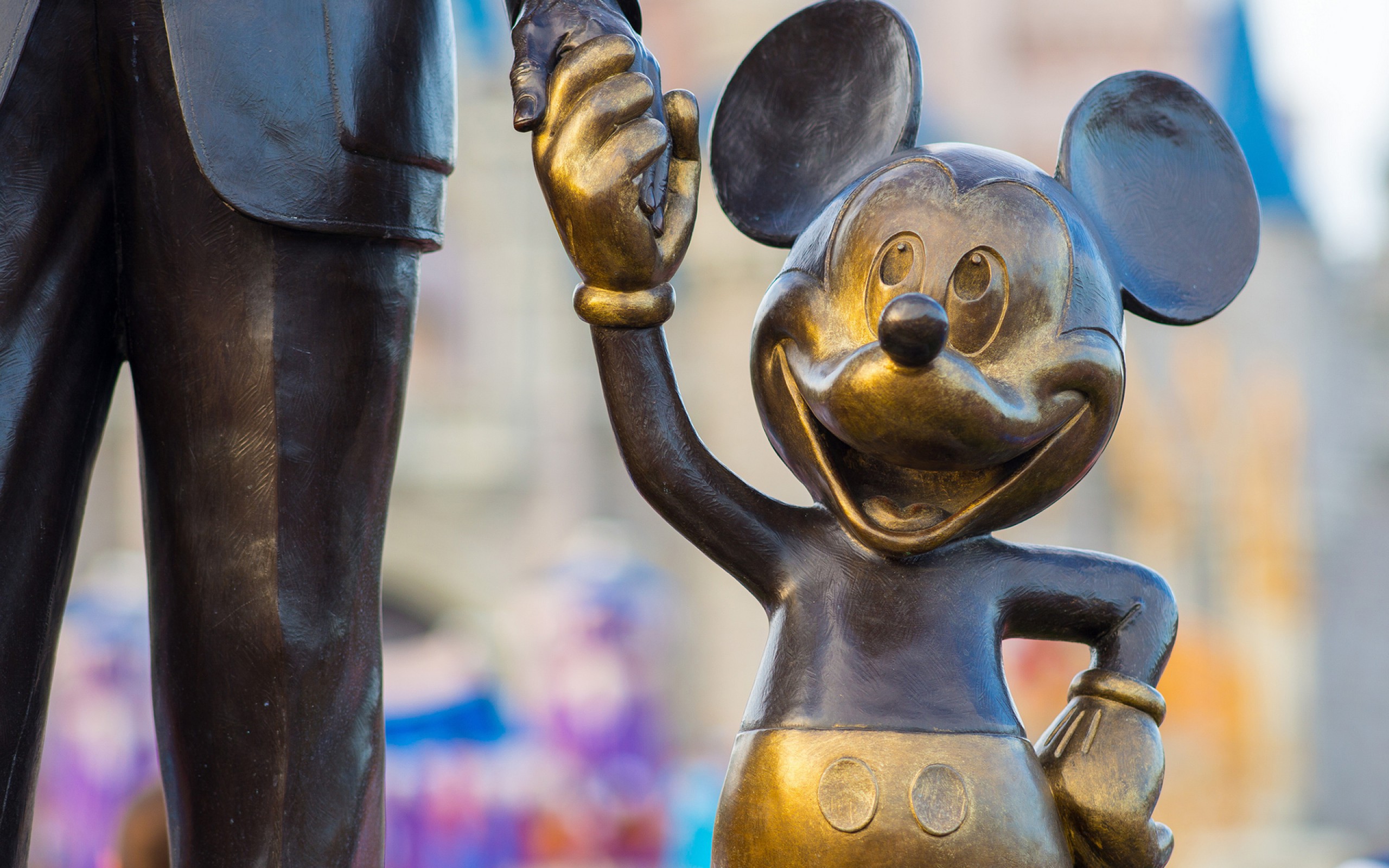 Mickey Mouse Disney Statue Bronze Cartoon Bokeh - Estatua De Mickey Mouse - HD Wallpaper 