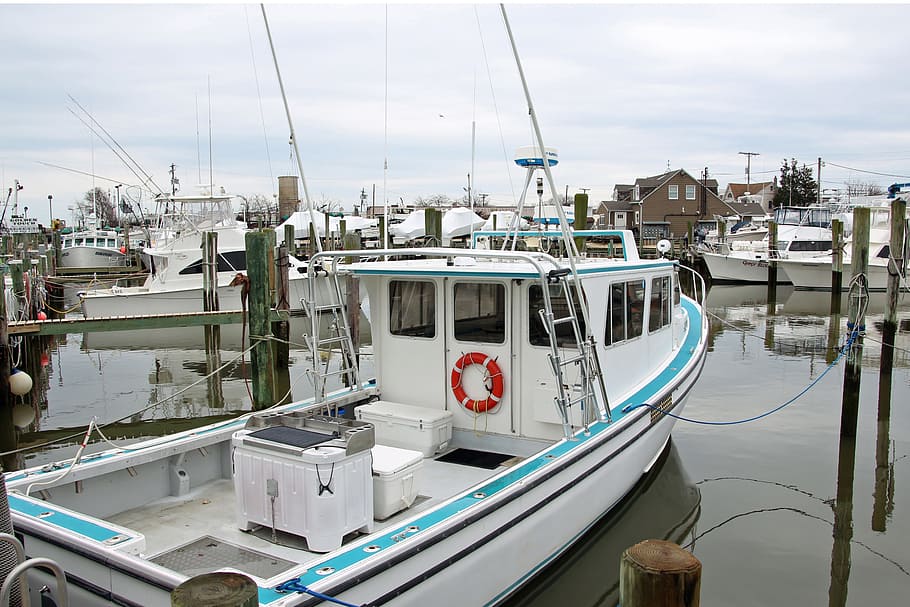 Small Fishing Boat Moored At A Dock In Point Pleasant - Small Fishing Boats - HD Wallpaper 