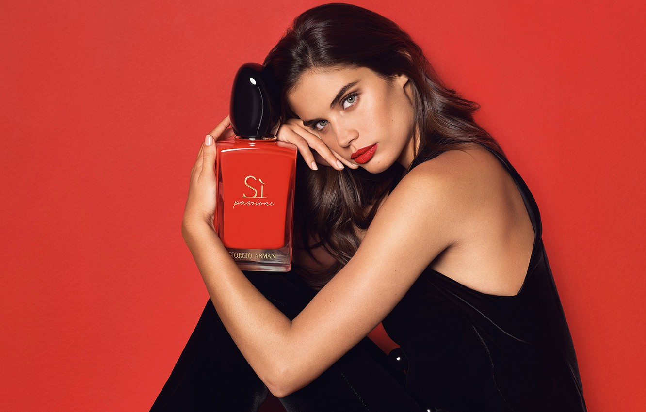 Photo Wallpaper Look, Girl, Perfume, Lips, Sara Sampaio, - Giorgio Armani Si Passione Girl - HD Wallpaper 