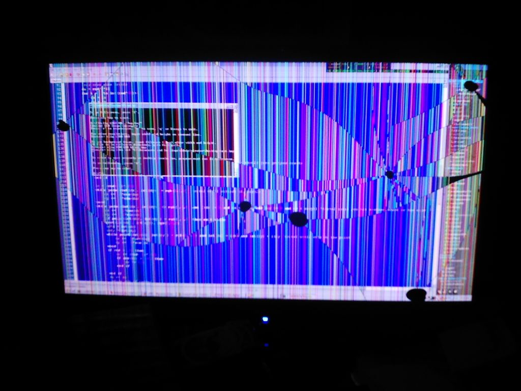 Cracked Screen Simulator Linux - HD Wallpaper 