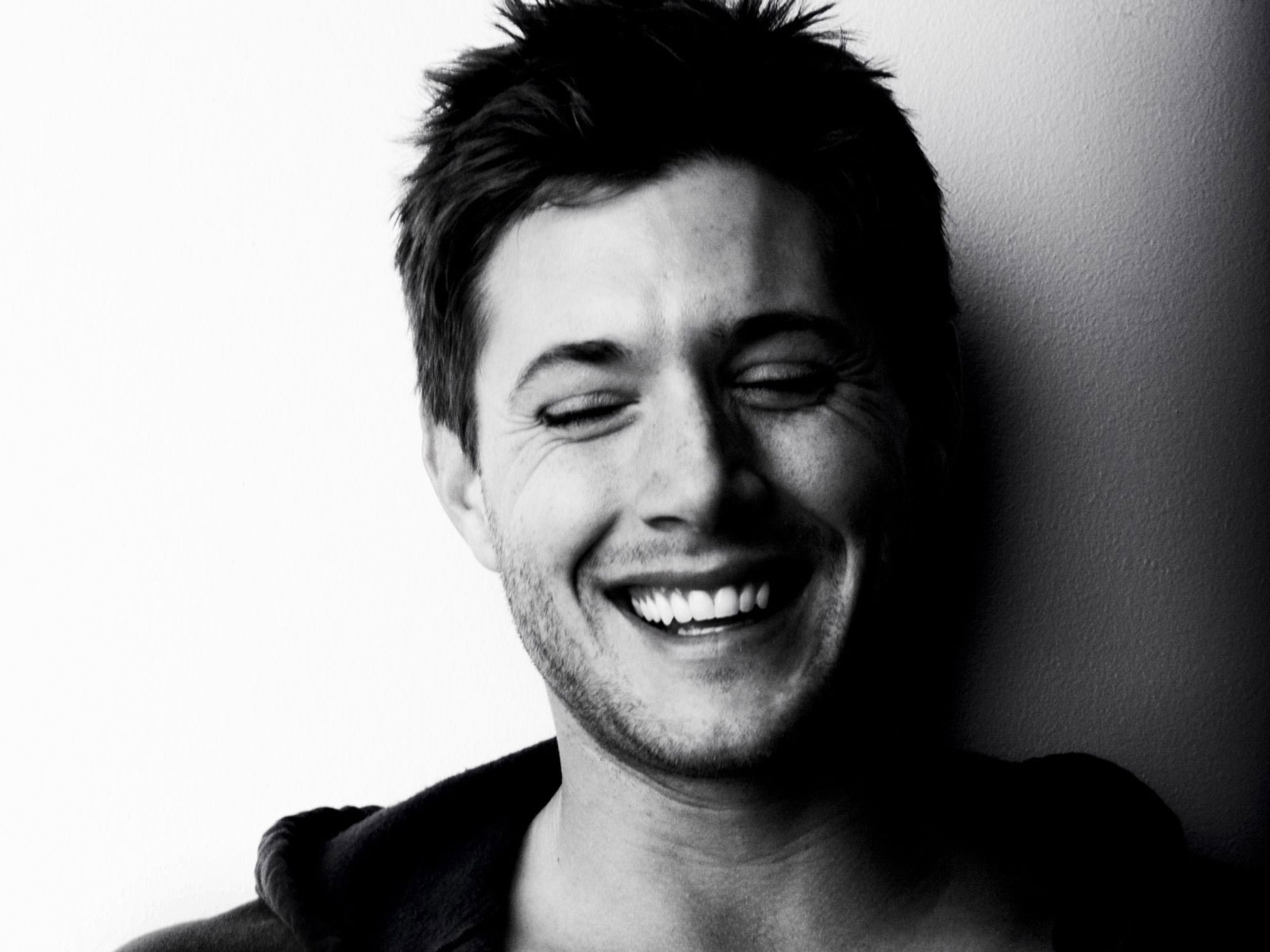 Jensen Ackles - HD Wallpaper 