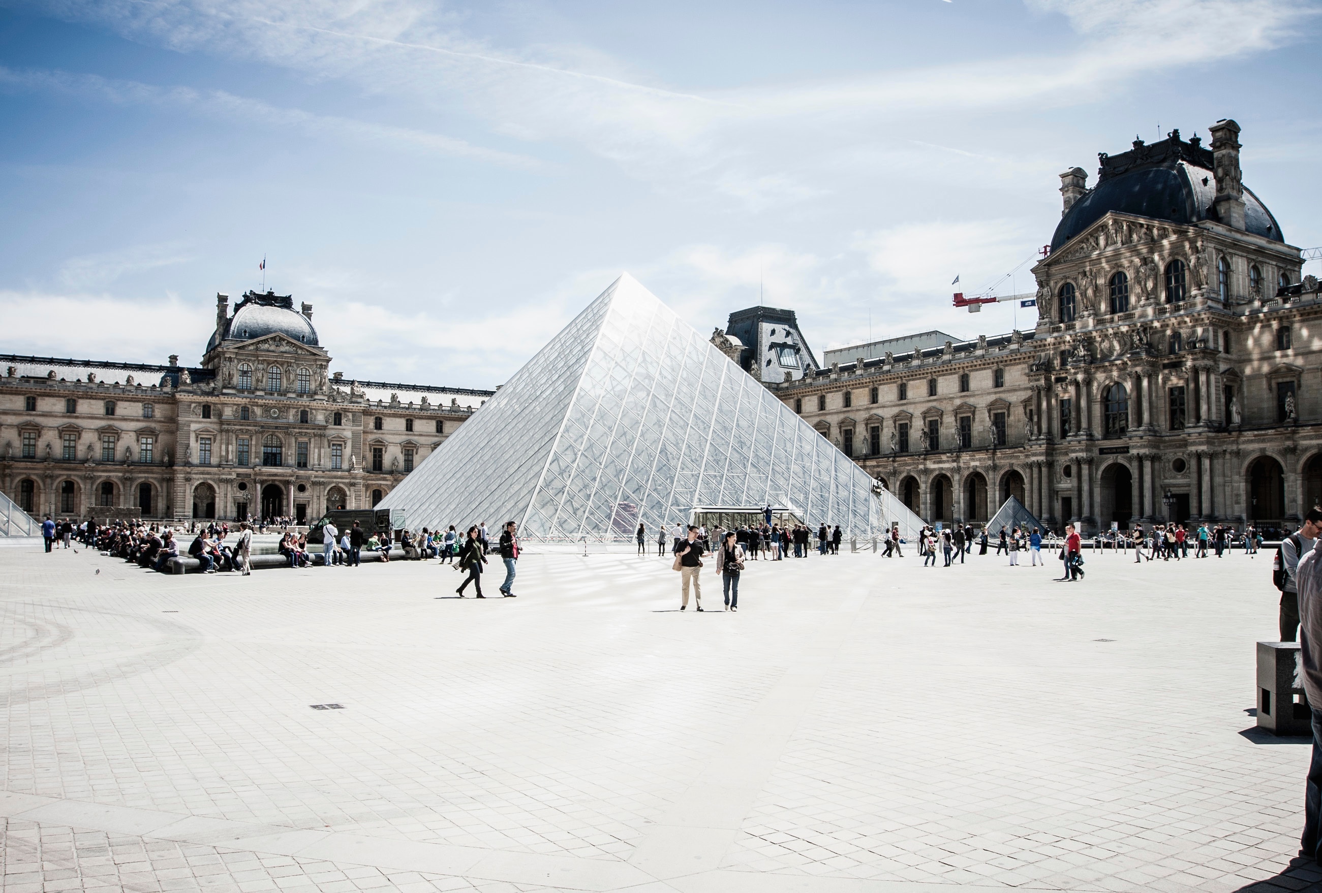 Louvre Museum In Winter - HD Wallpaper 