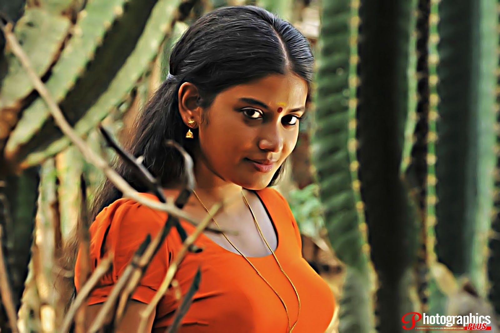 Shivada Nair In Nedunchalai - HD Wallpaper 